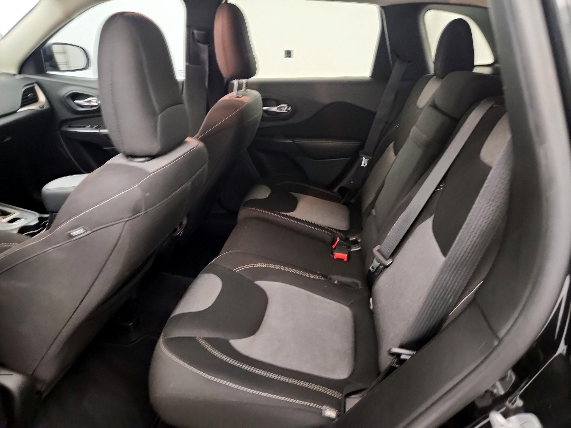 Thumbnail: 2016 Jeep Cherokee - 19