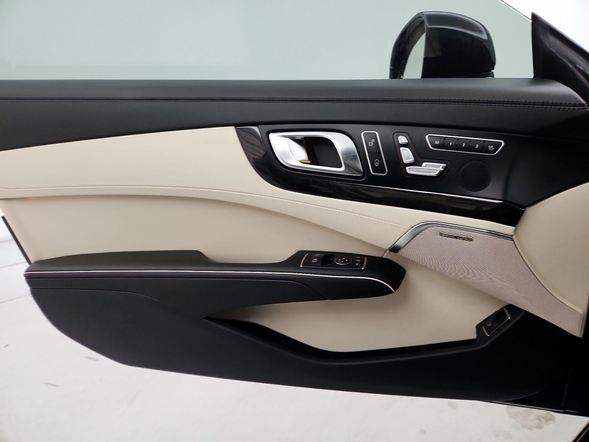 Thumbnail: 2015 Mercedes-Benz SL-Class - 12