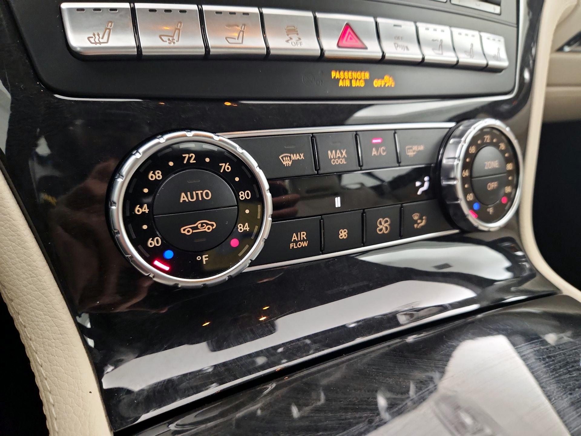 Thumbnail: 2015 Mercedes-Benz SL-Class - 16