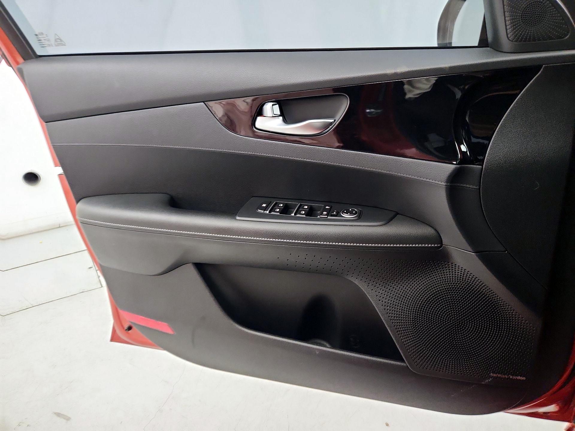 Thumbnail: 2019 Kia Forte - 12