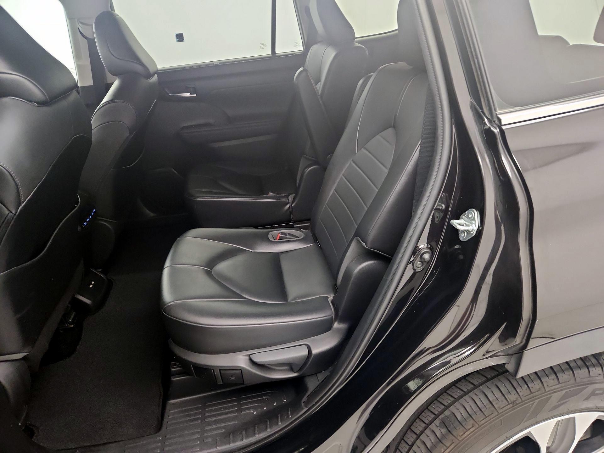 Thumbnail: 2021 Toyota Highlander - 20