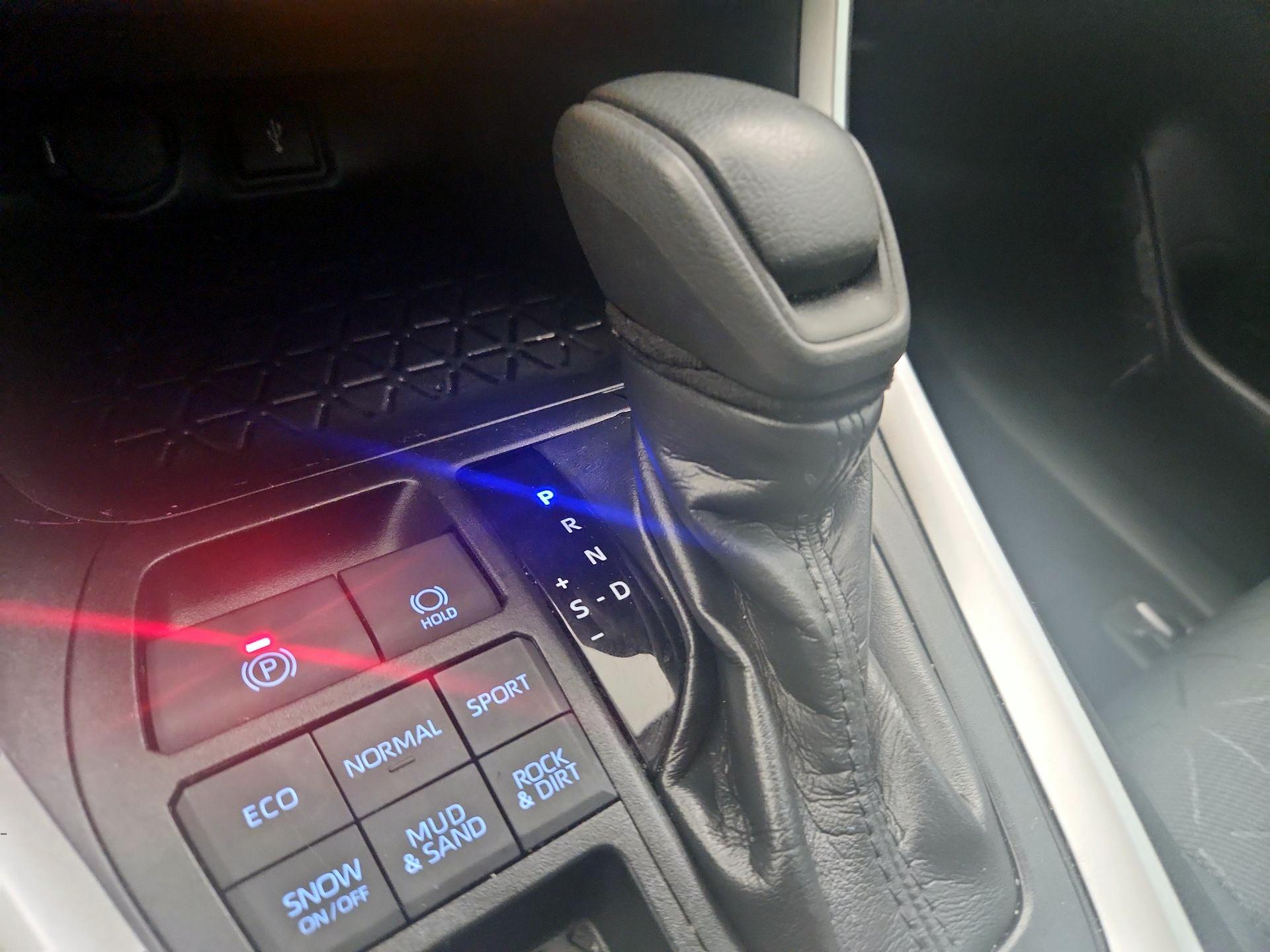 Thumbnail: 2021 Toyota RAV4 - 17