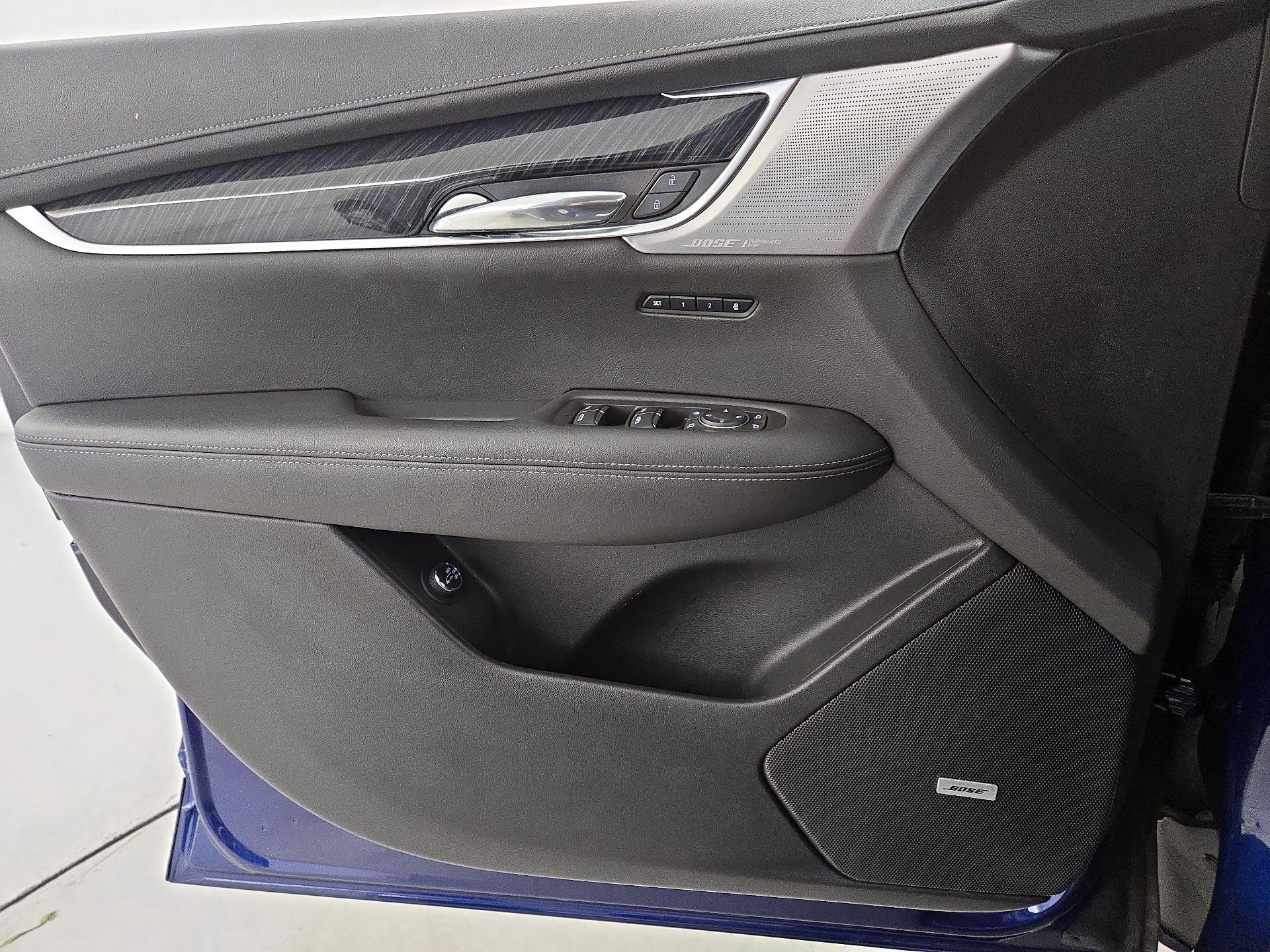 Thumbnail: 2024 Cadillac XT6 - 12
