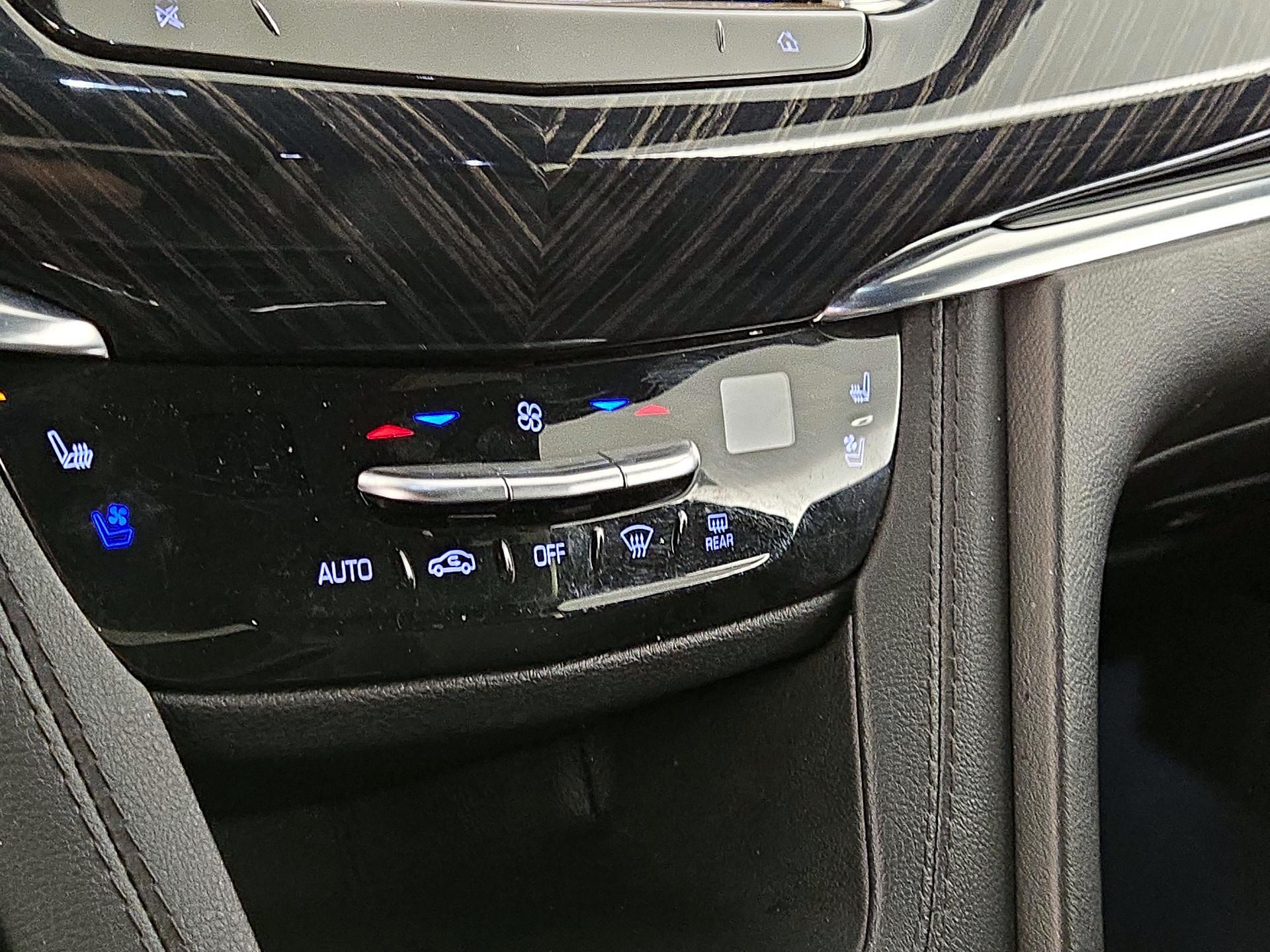 Thumbnail: 2024 Cadillac XT6 - 17