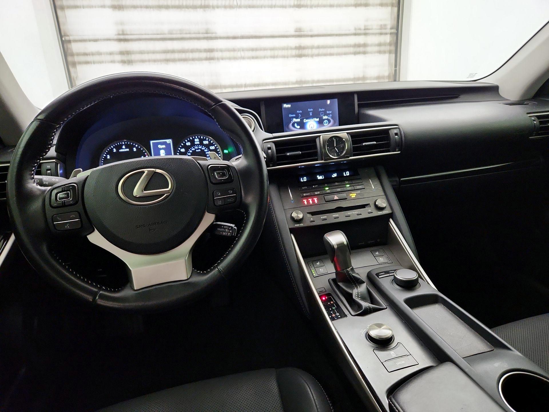 Thumbnail: 2020 Lexus IS - 9