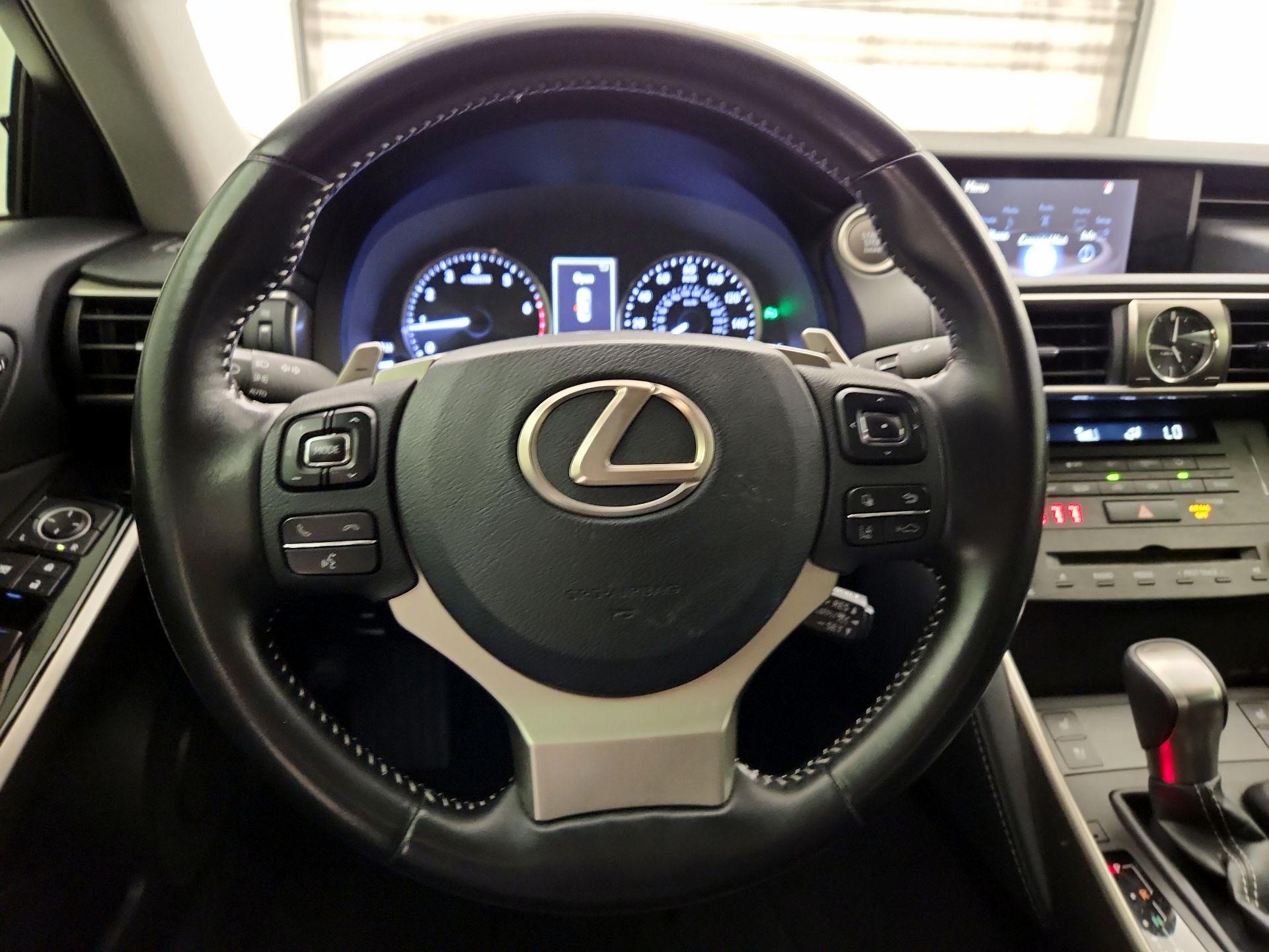 Thumbnail: 2020 Lexus IS - 10