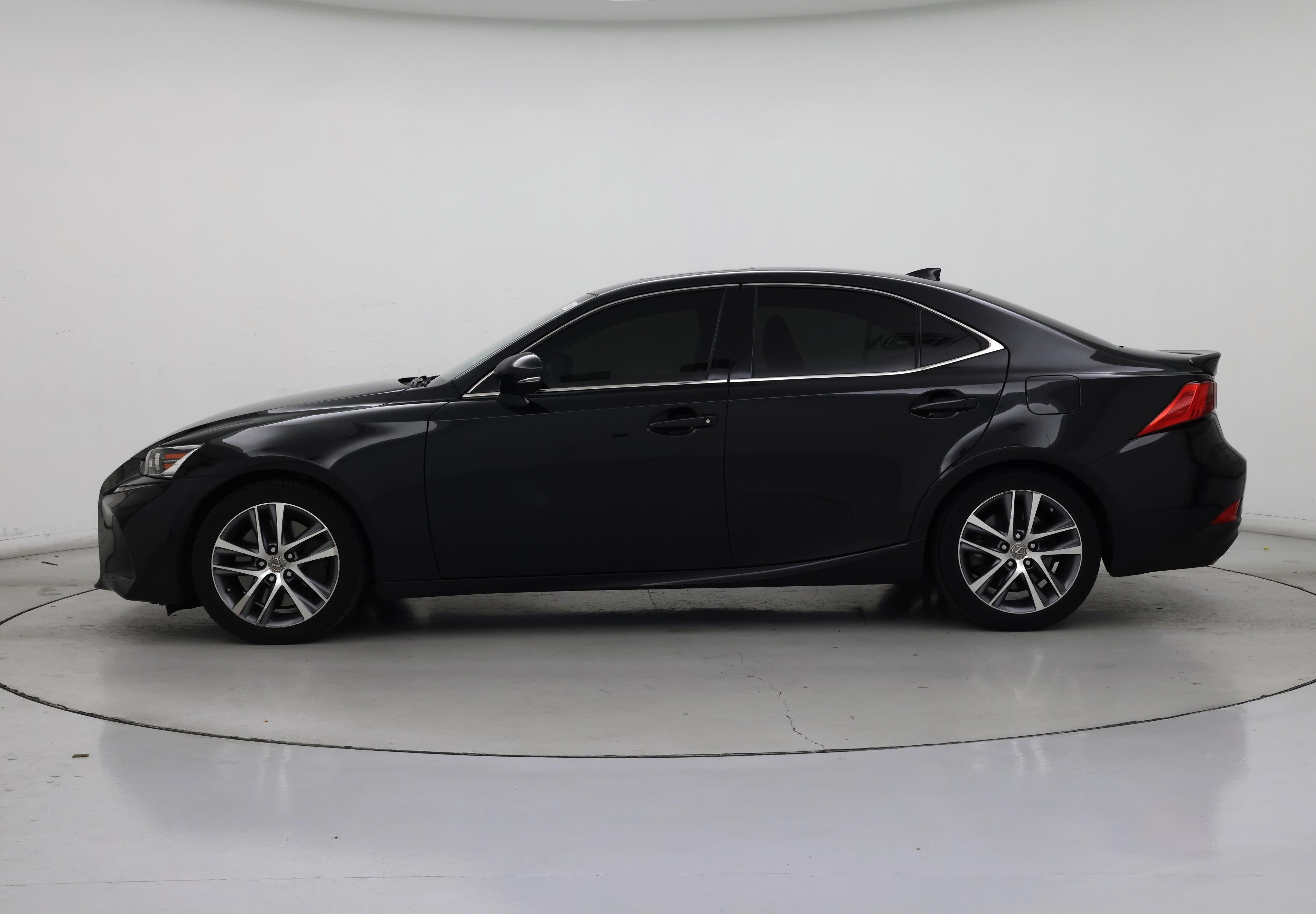 Thumbnail: 2020 Lexus IS - 3