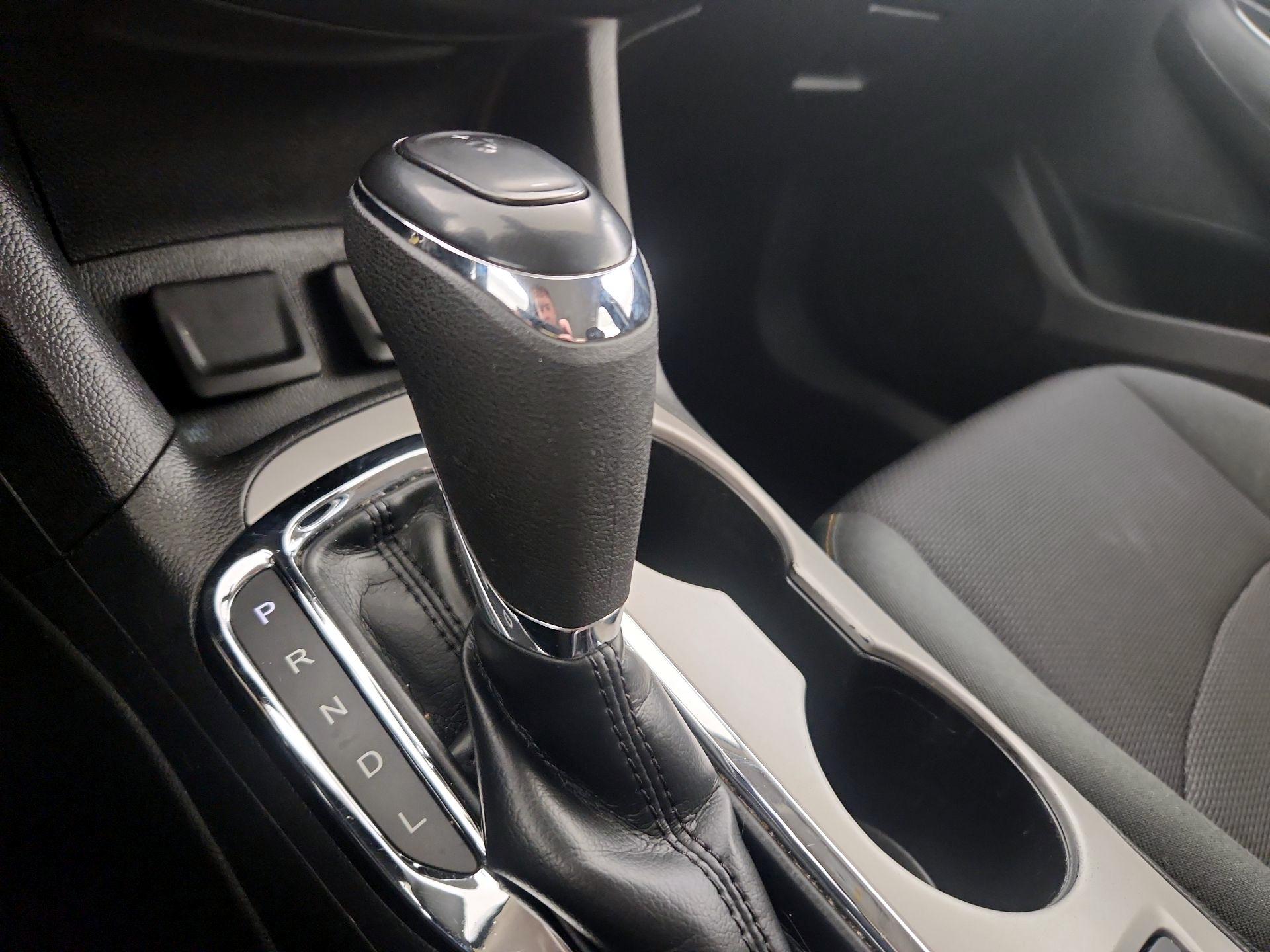 Thumbnail: 2018 Chevrolet Cruze - 17