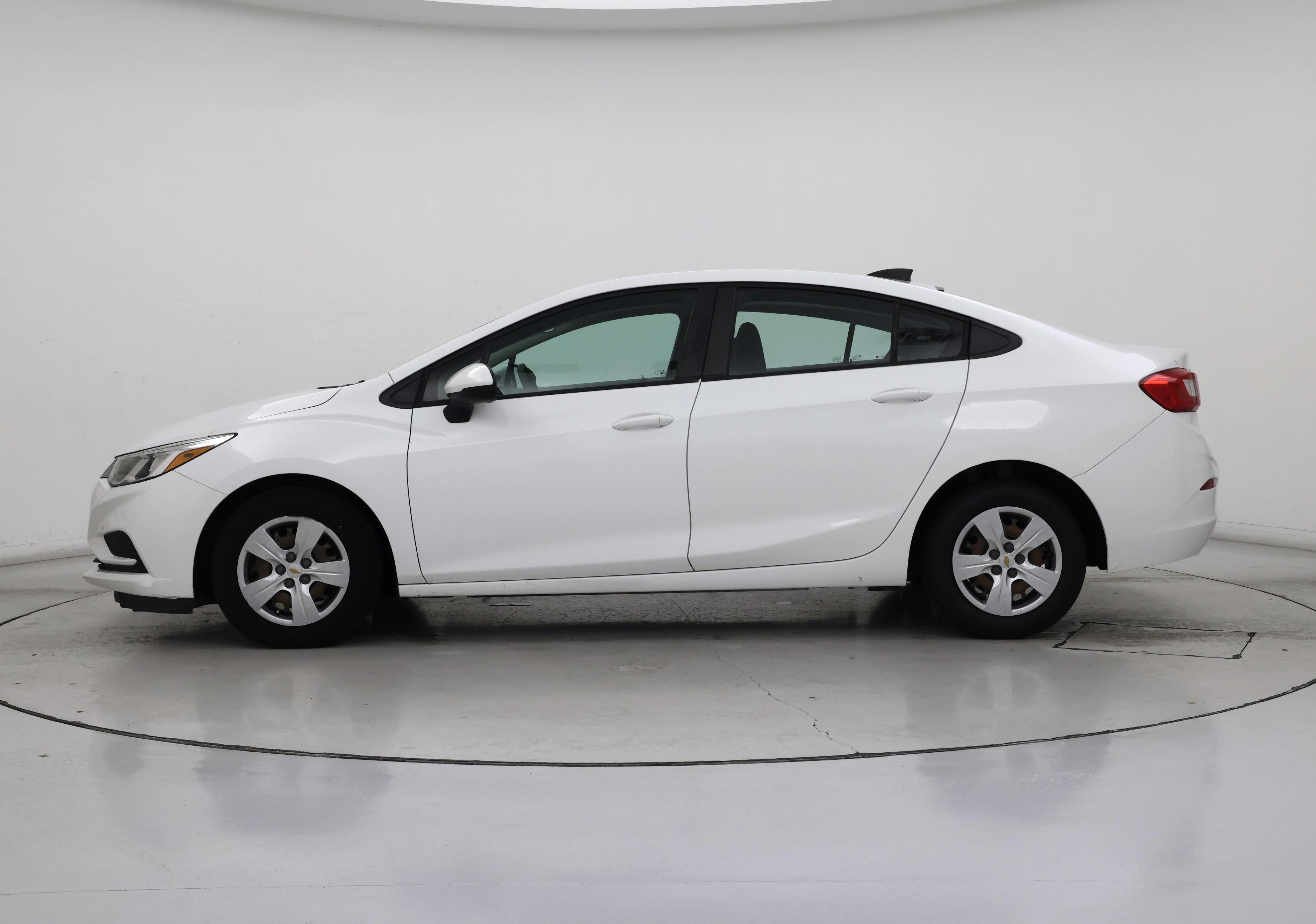 Thumbnail: 2018 Chevrolet Cruze - 3