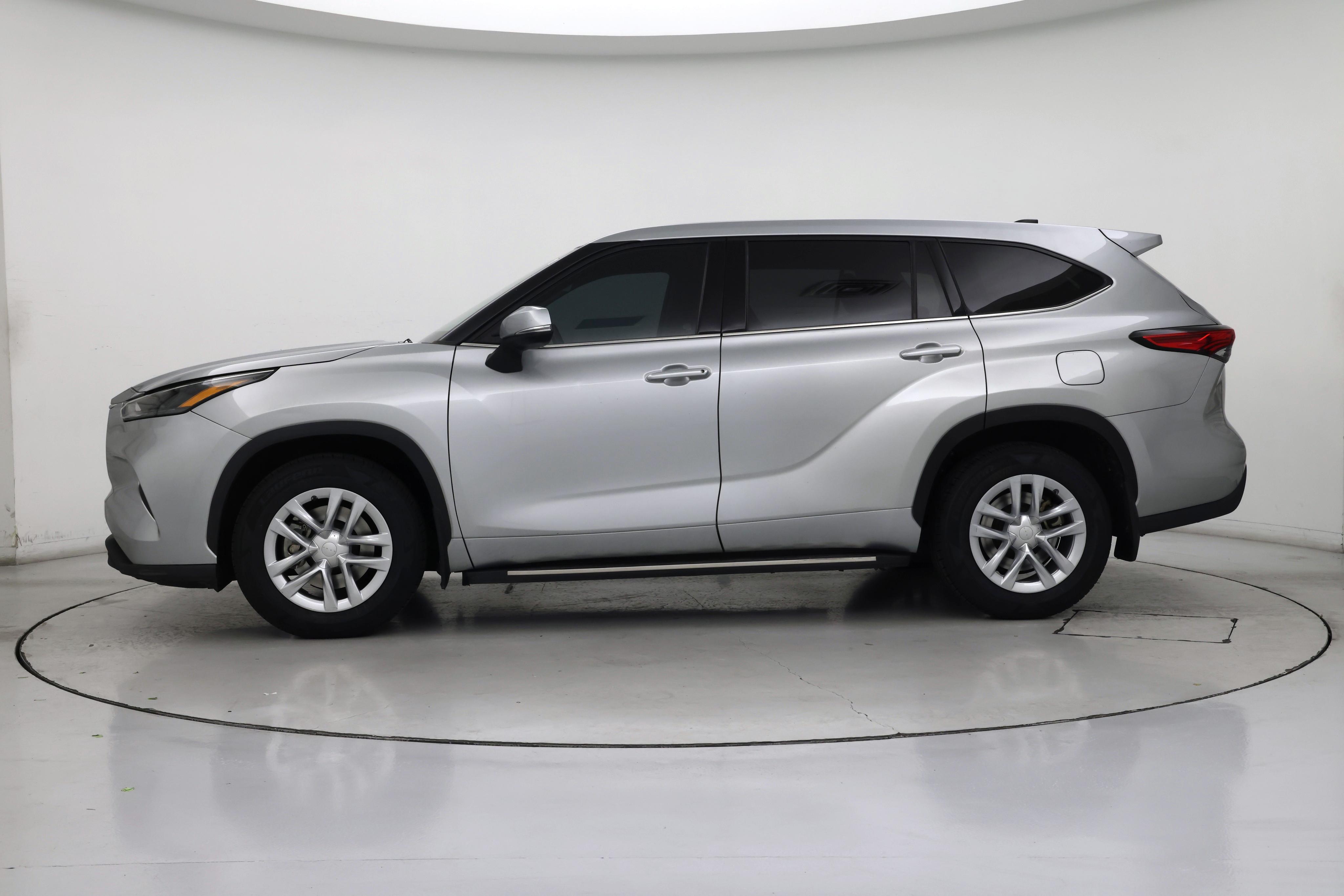 Thumbnail: 2022 Toyota Highlander - 3