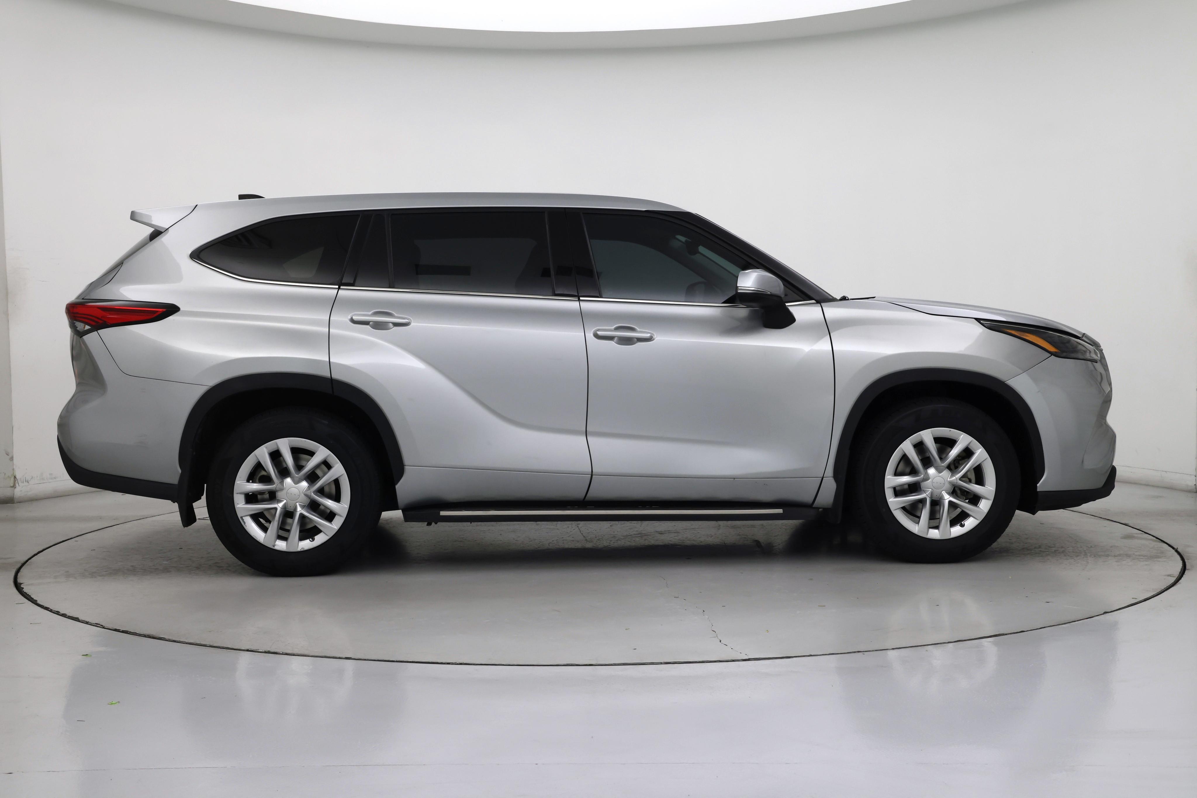 Thumbnail: 2022 Toyota Highlander - 7