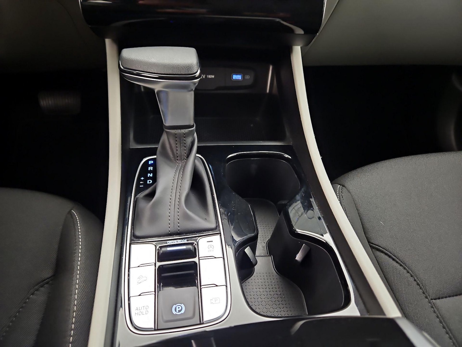 2024 Hyundai Tucson SE - Photo 18