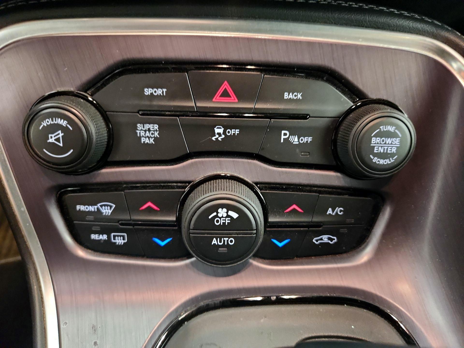 Thumbnail: 2015 Dodge Challenger - 16