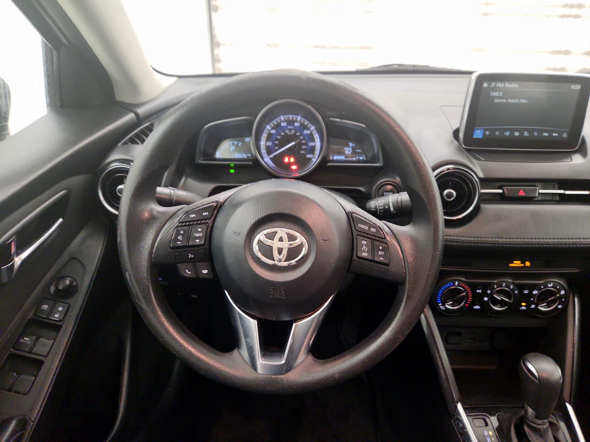 Thumbnail: 2017 Toyota Yaris iA - 10