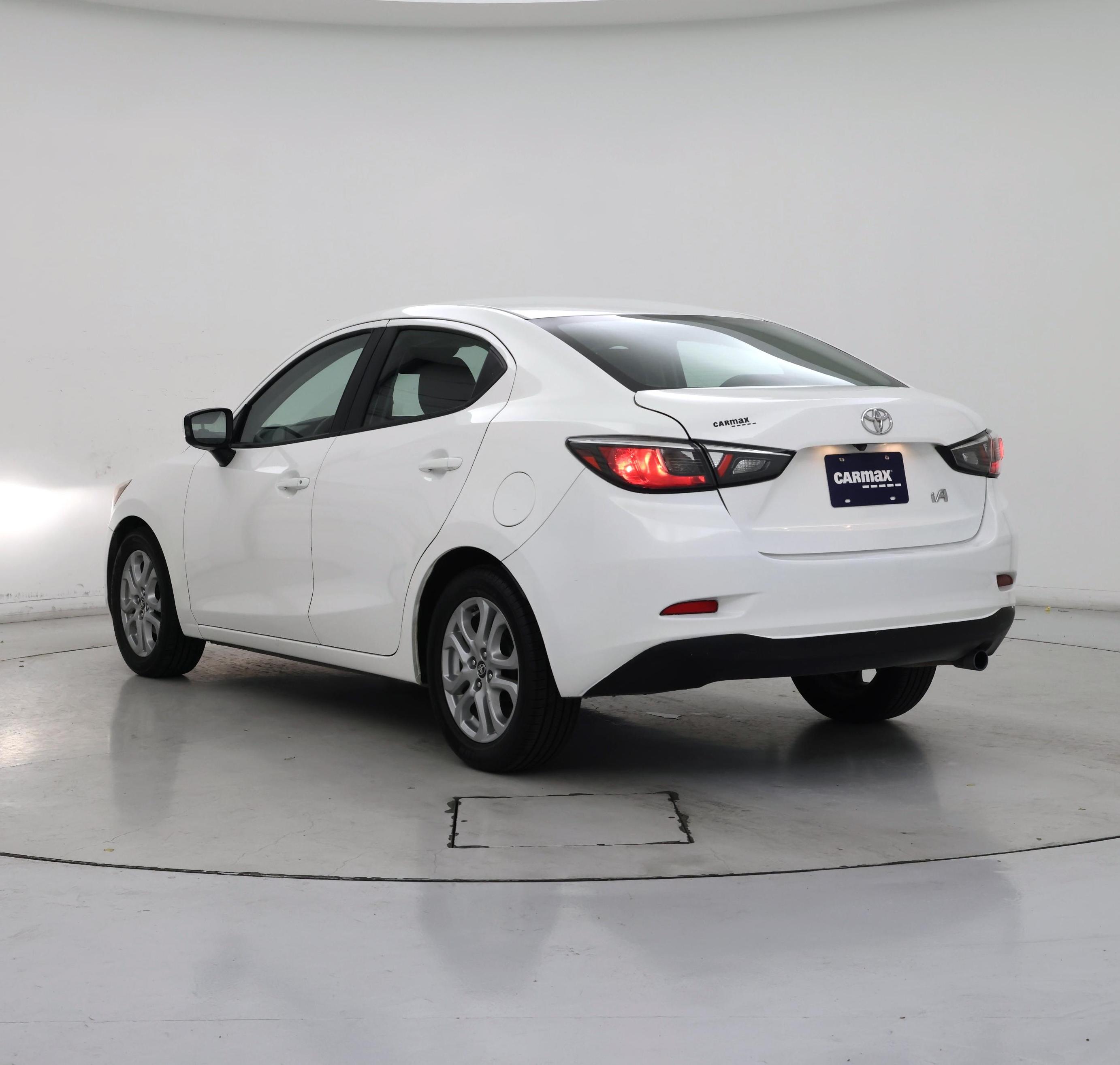 Thumbnail: 2017 Toyota Yaris iA - 2