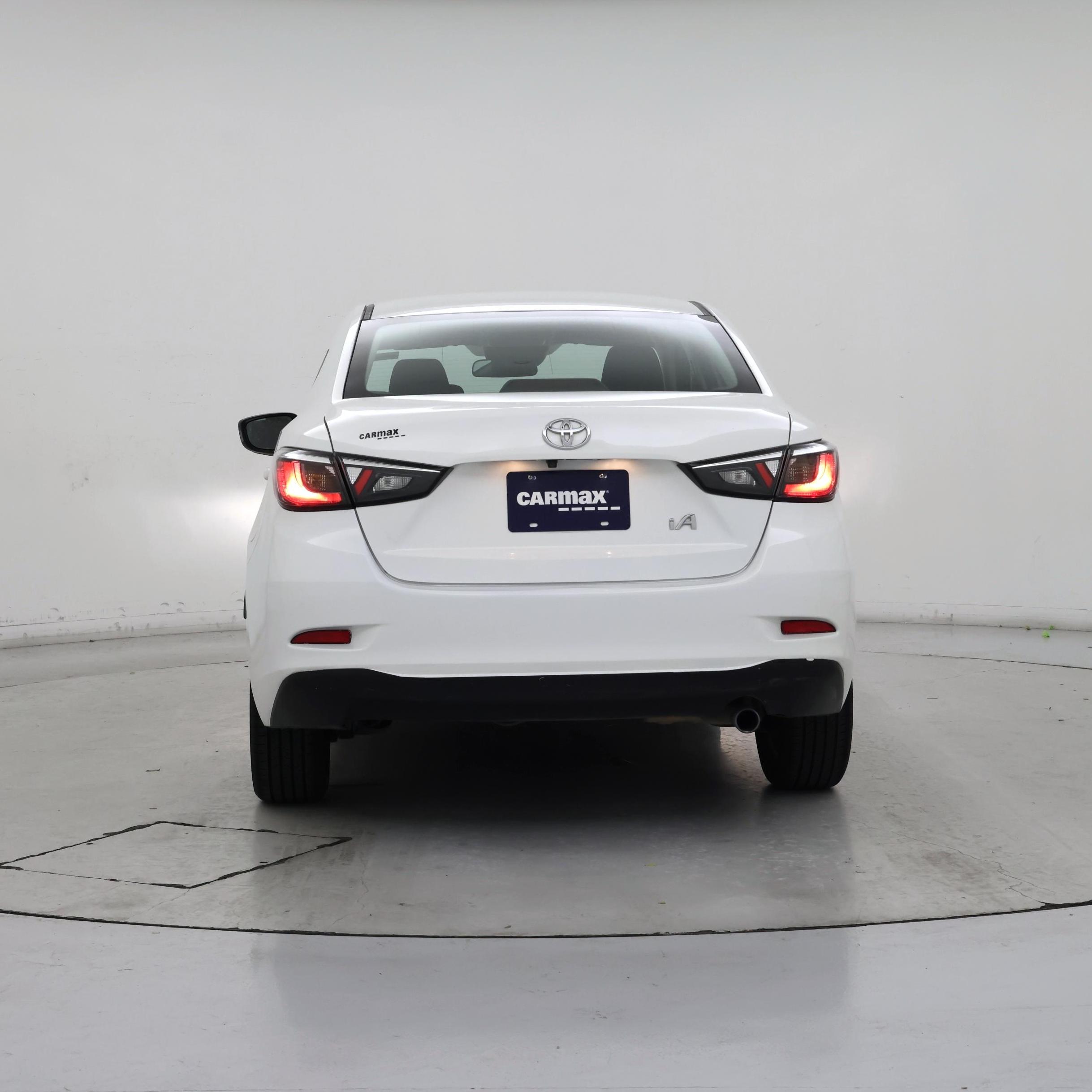 Thumbnail: 2017 Toyota Yaris iA - 6