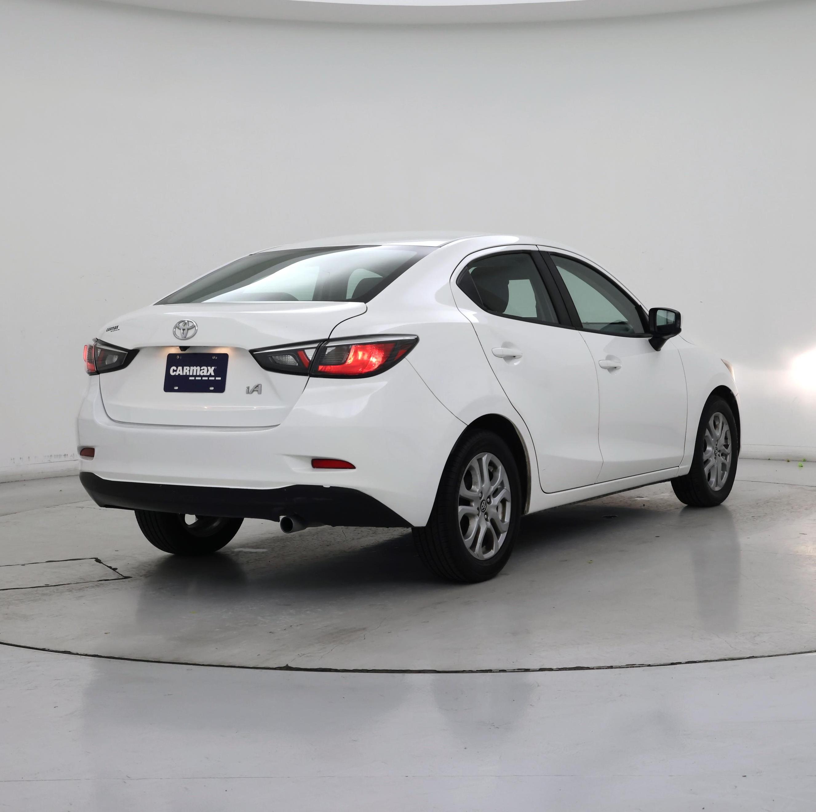 Thumbnail: 2017 Toyota Yaris iA - 8