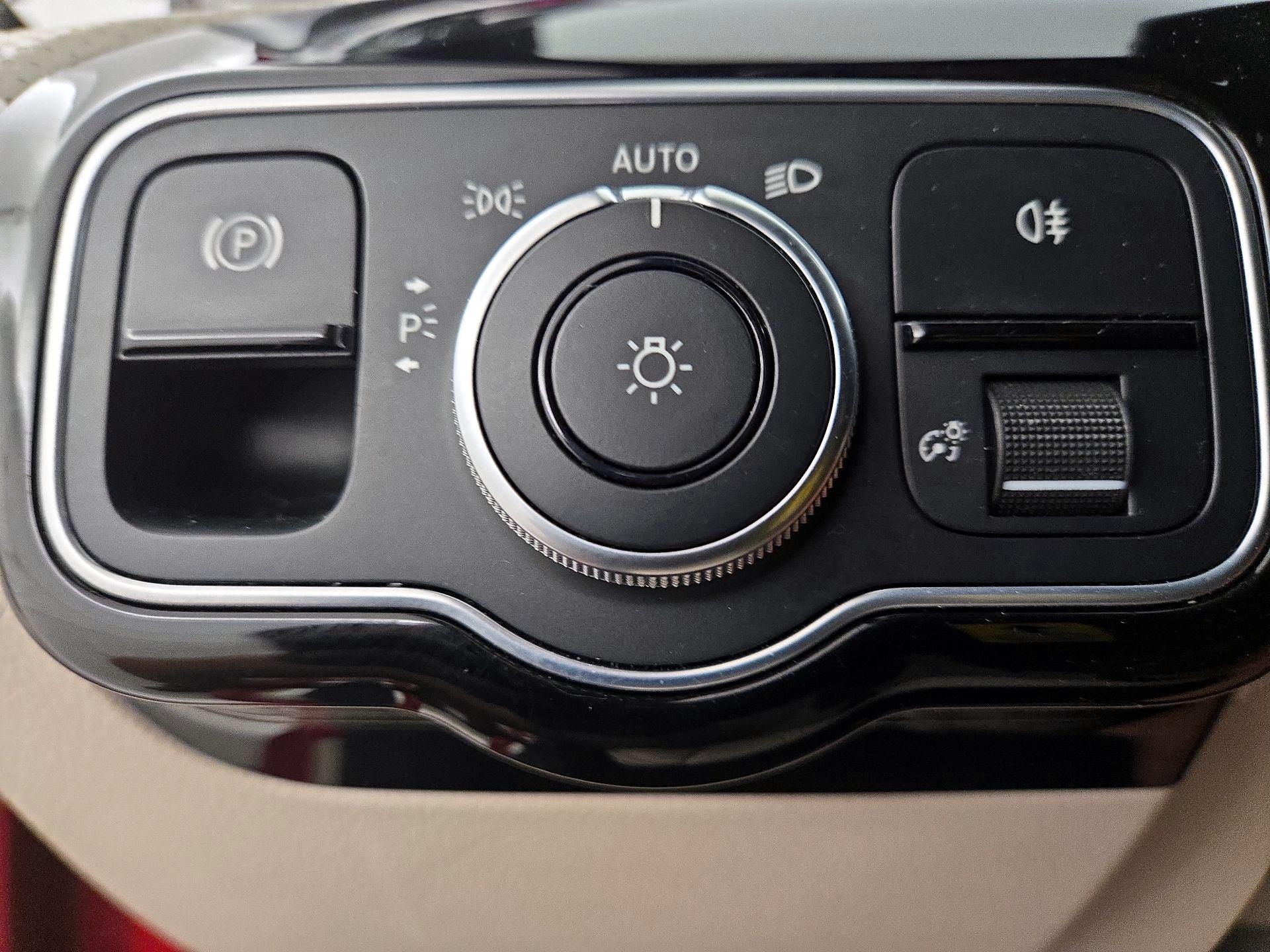 Thumbnail: 2021 Mercedes-Benz A-Class - 13