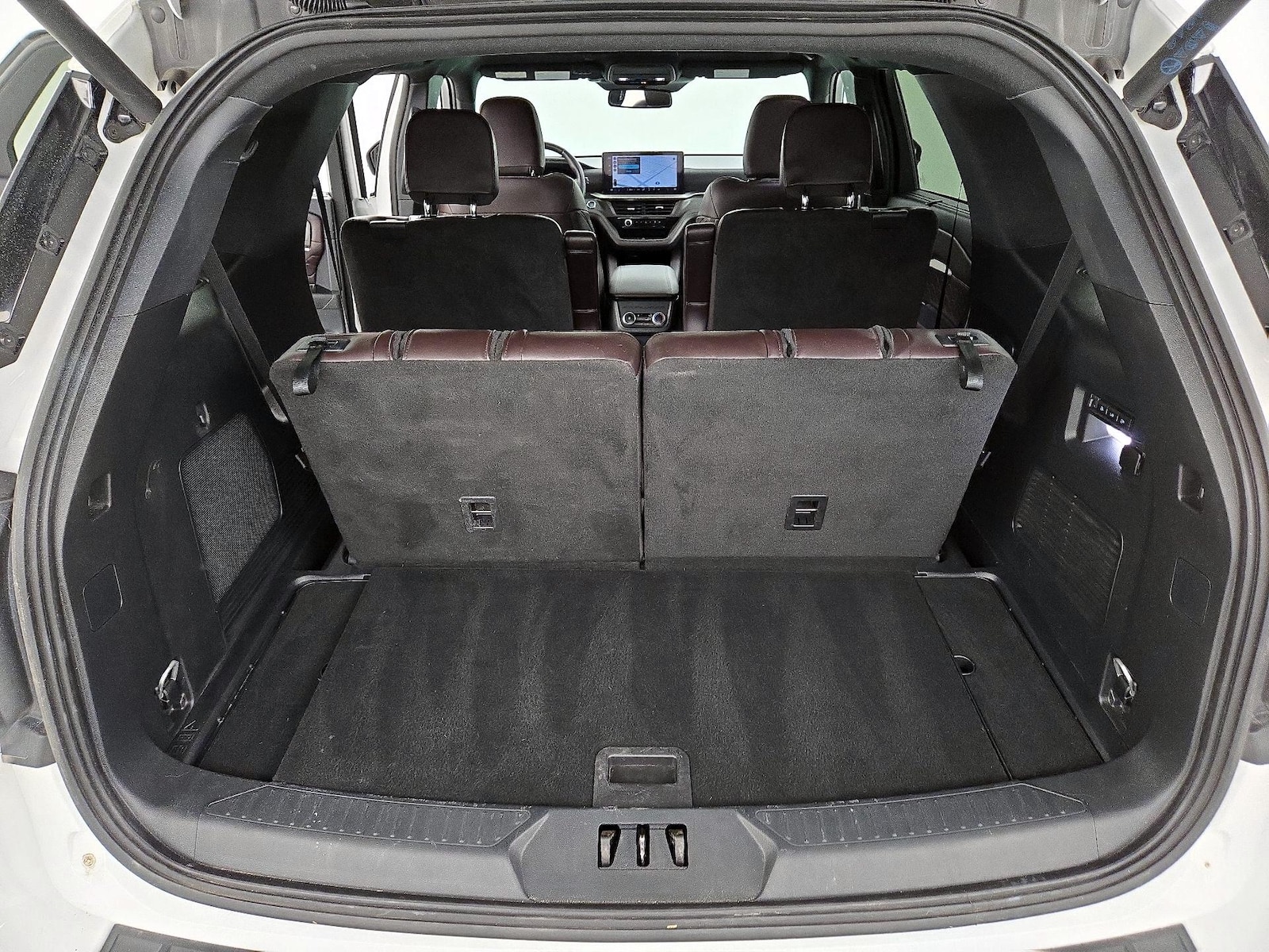 2025 Ford Explorer Platinum - Photo 24