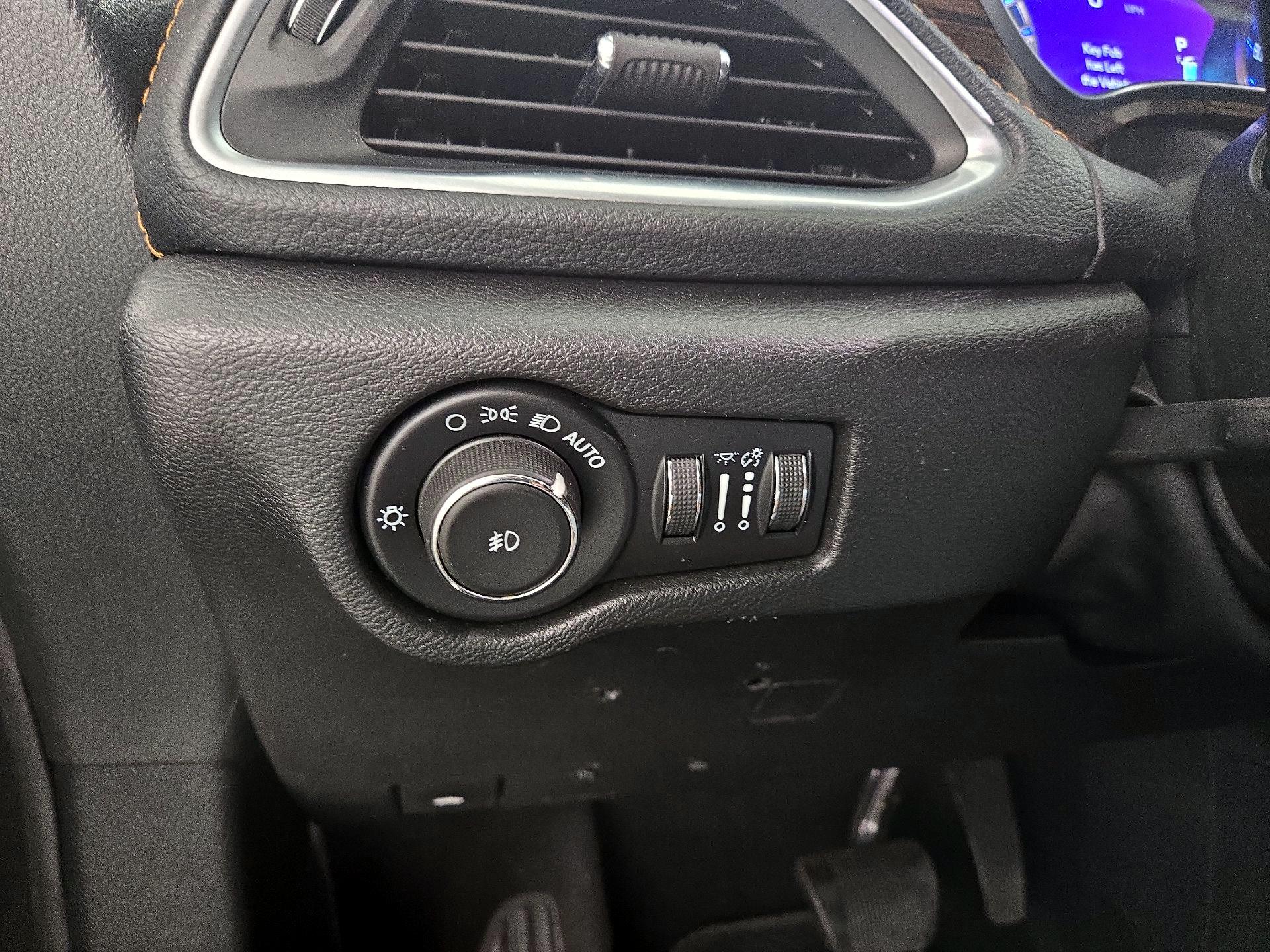 Thumbnail: 2021 Chrysler Pacifica - 13