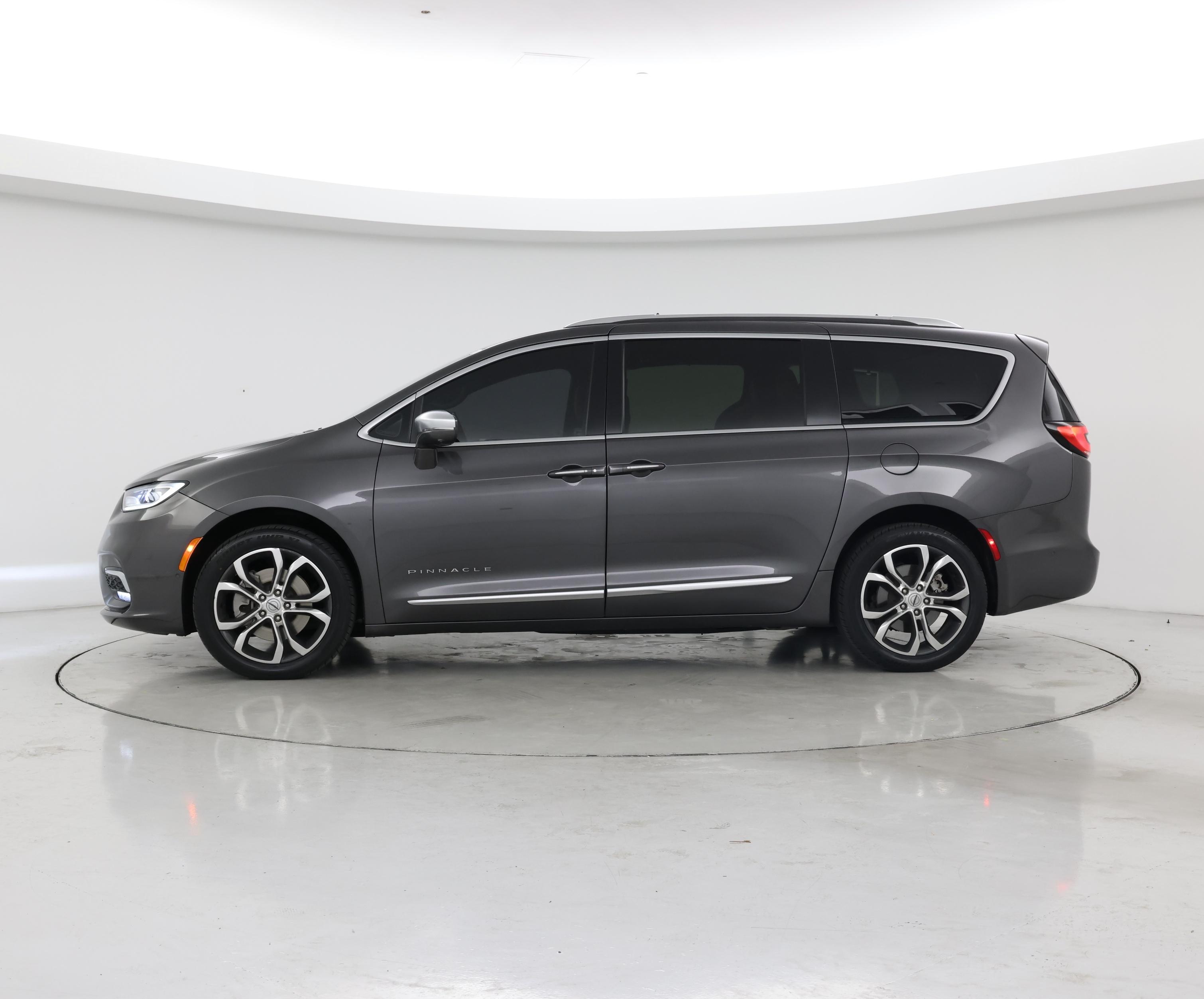 Thumbnail: 2021 Chrysler Pacifica - 3