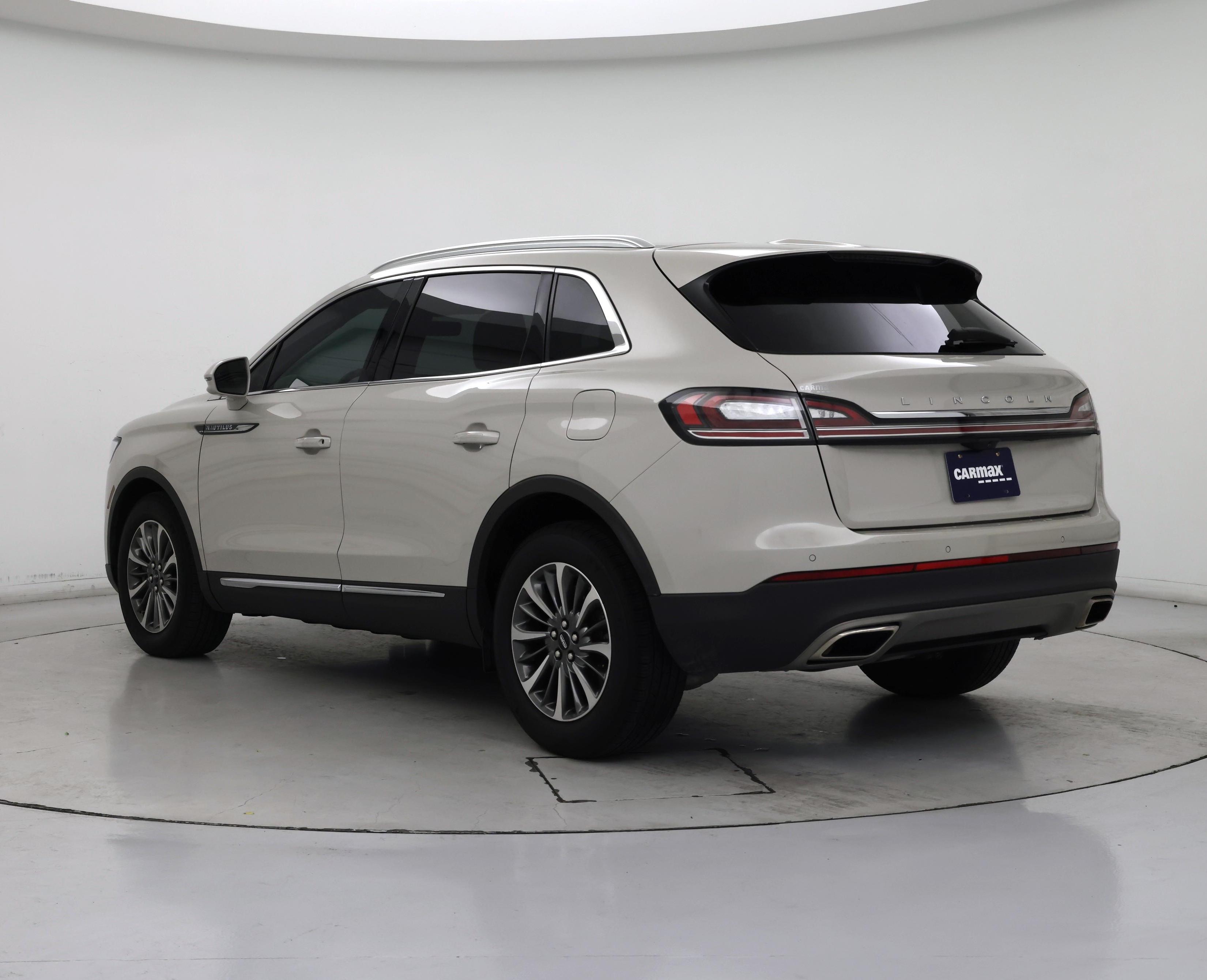 Thumbnail: 2023 Lincoln Nautilus - 2