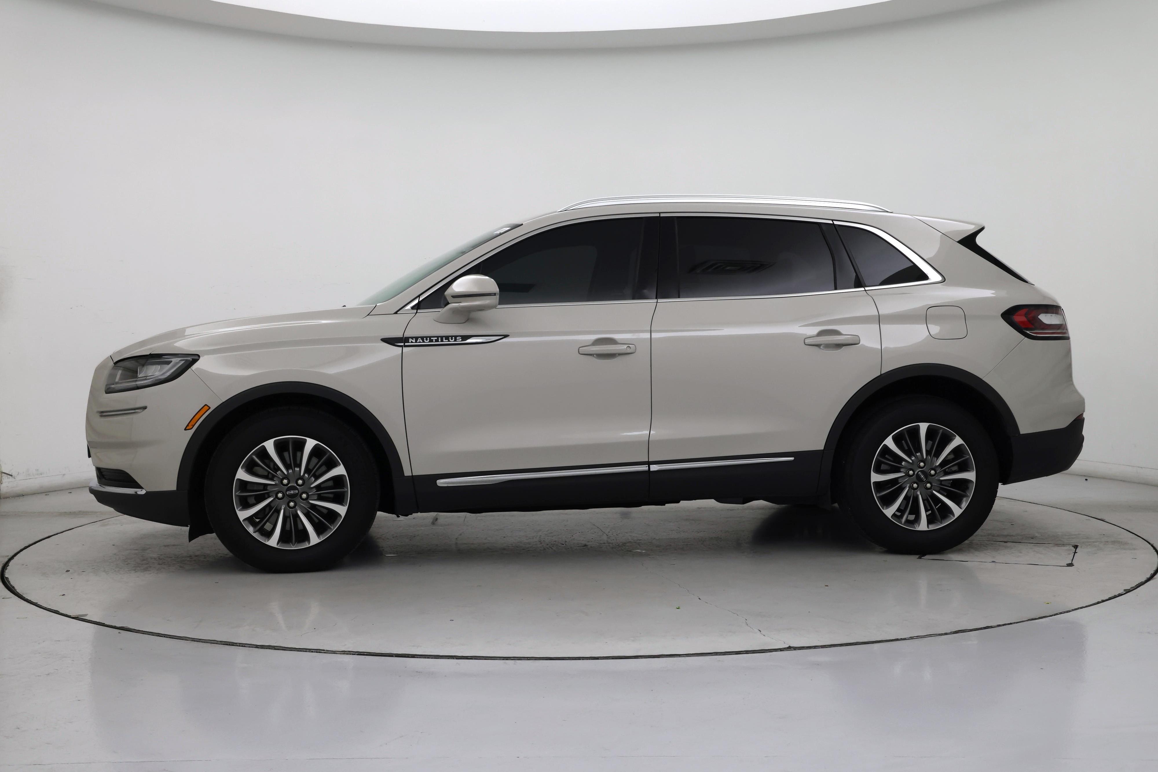 Thumbnail: 2023 Lincoln Nautilus - 3