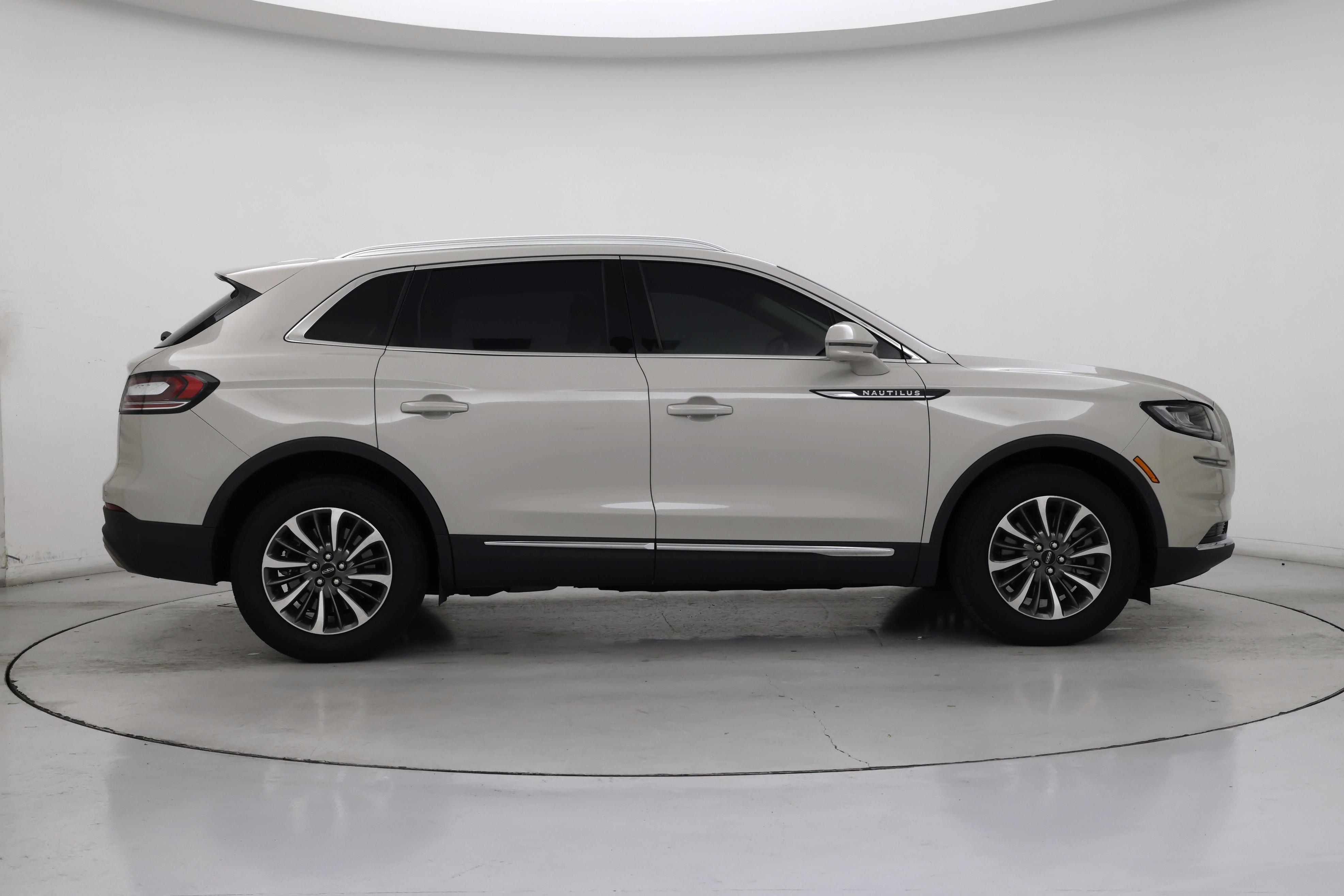 Thumbnail: 2023 Lincoln Nautilus - 7