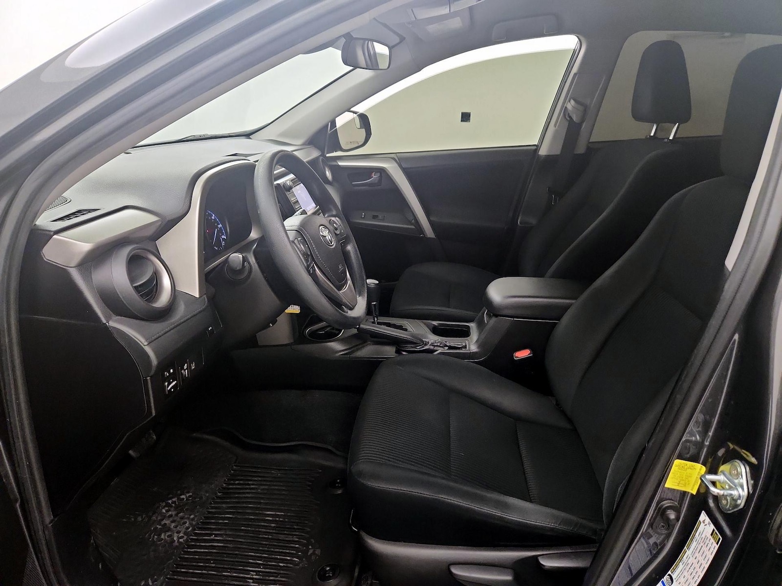 2017 Toyota RAV4 LE - Photo 12
