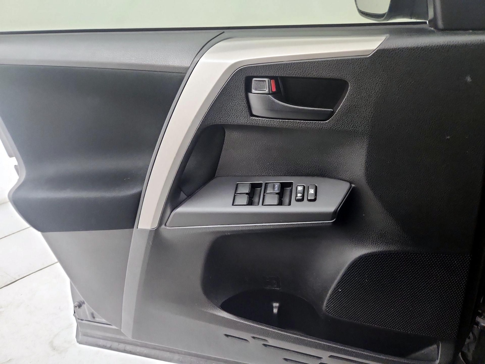 2017 Toyota RAV4 LE - Photo 13