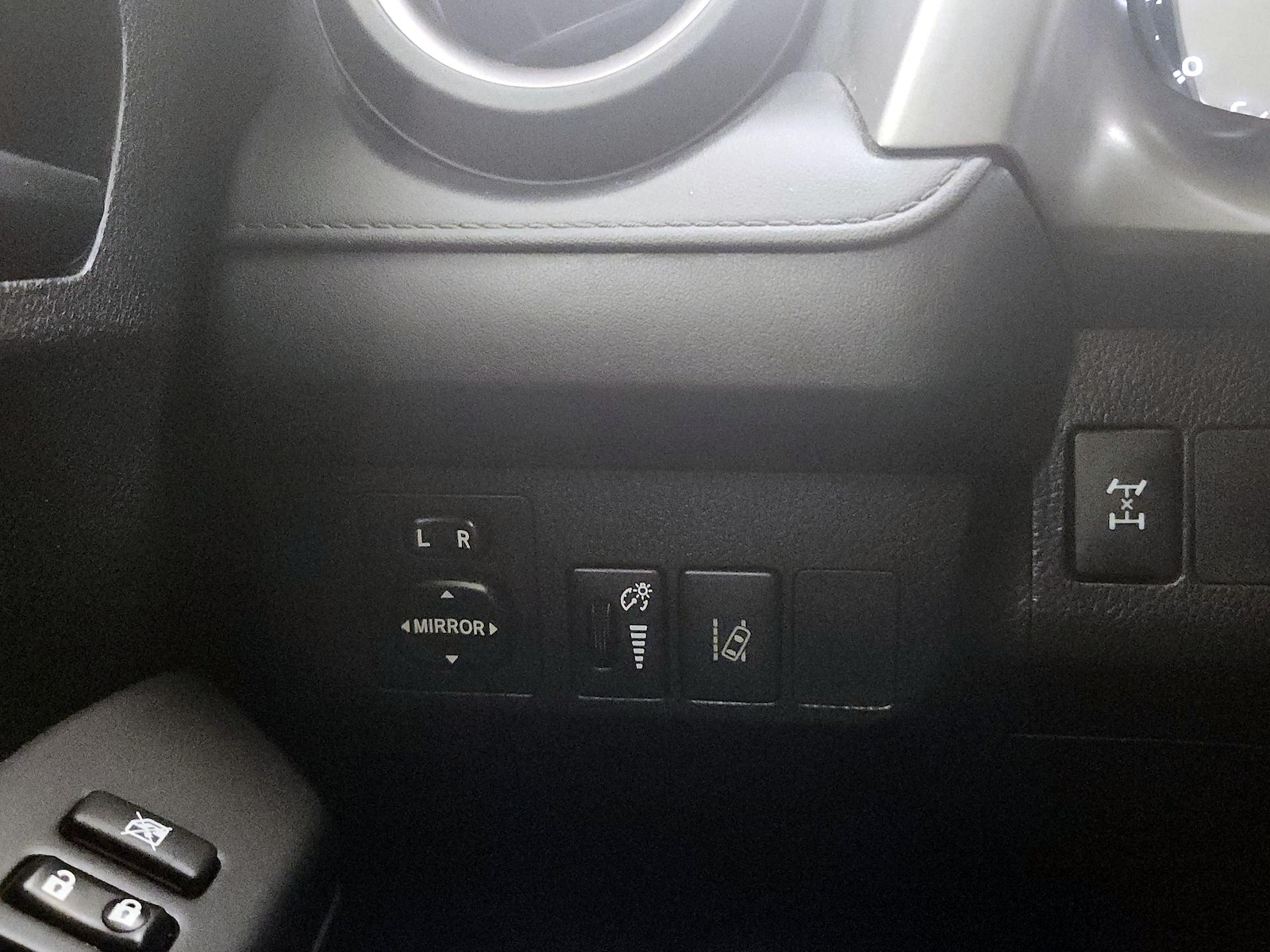2017 Toyota RAV4 LE - Photo 14