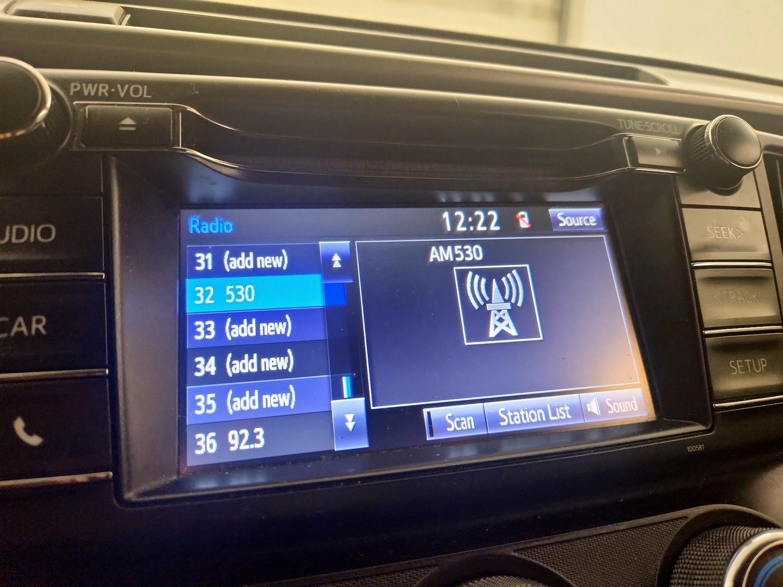 2017 Toyota RAV4 LE - Photo 16