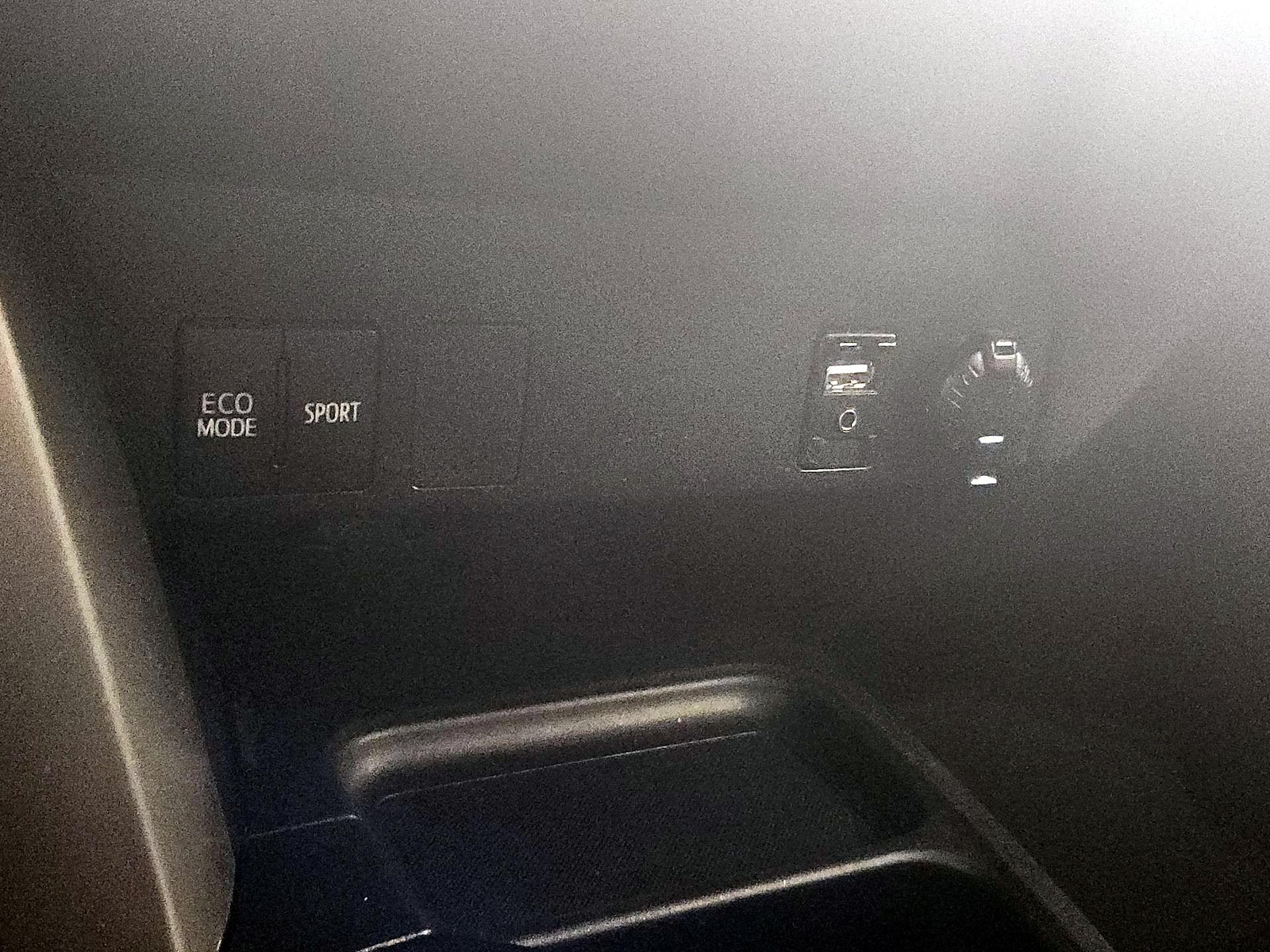 2017 Toyota RAV4 LE - Photo 19