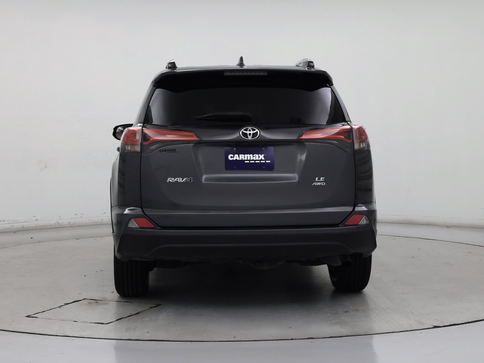 2017 Toyota RAV4 LE - Photo 7