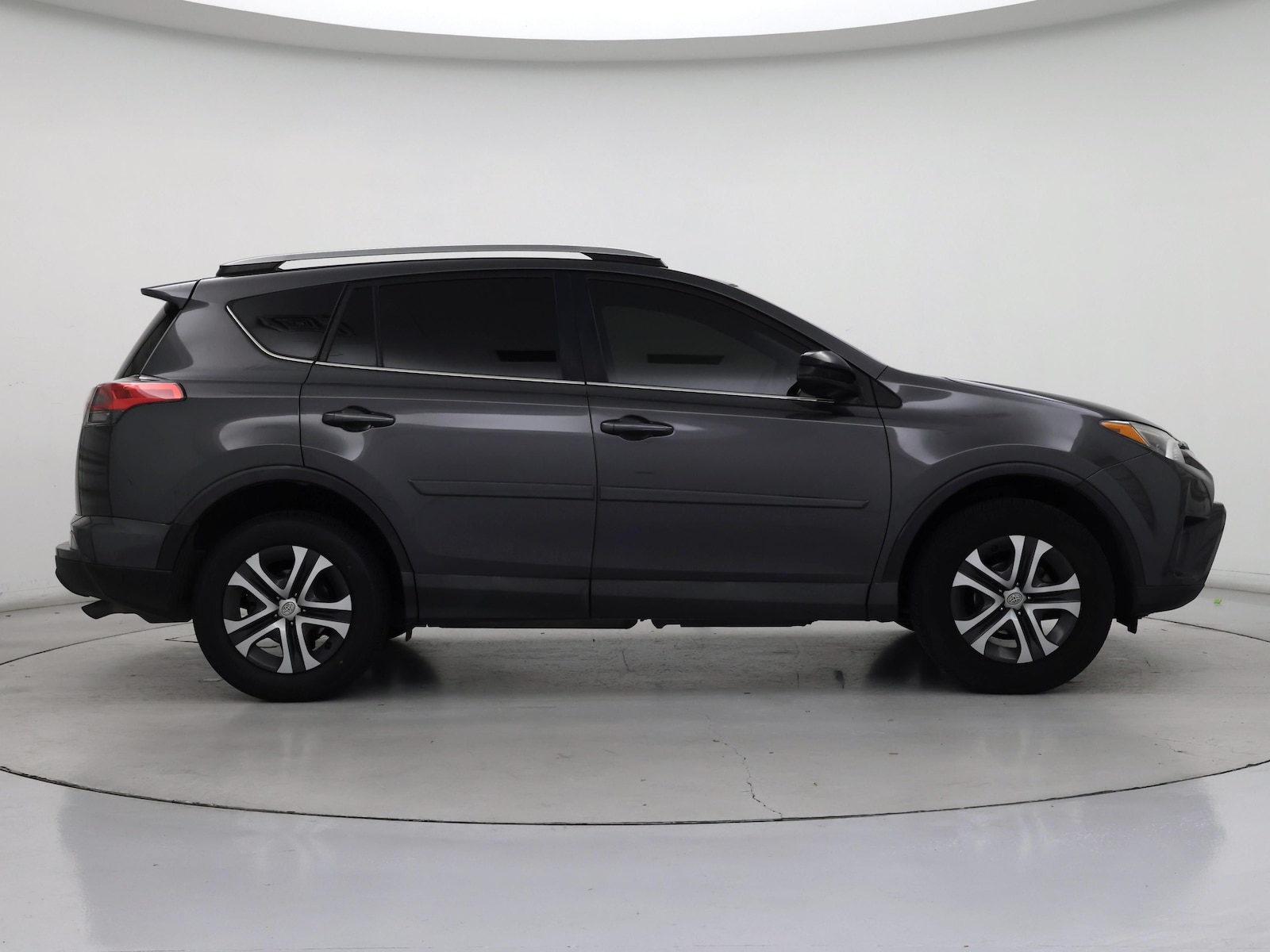 2017 Toyota RAV4 LE - Photo 8