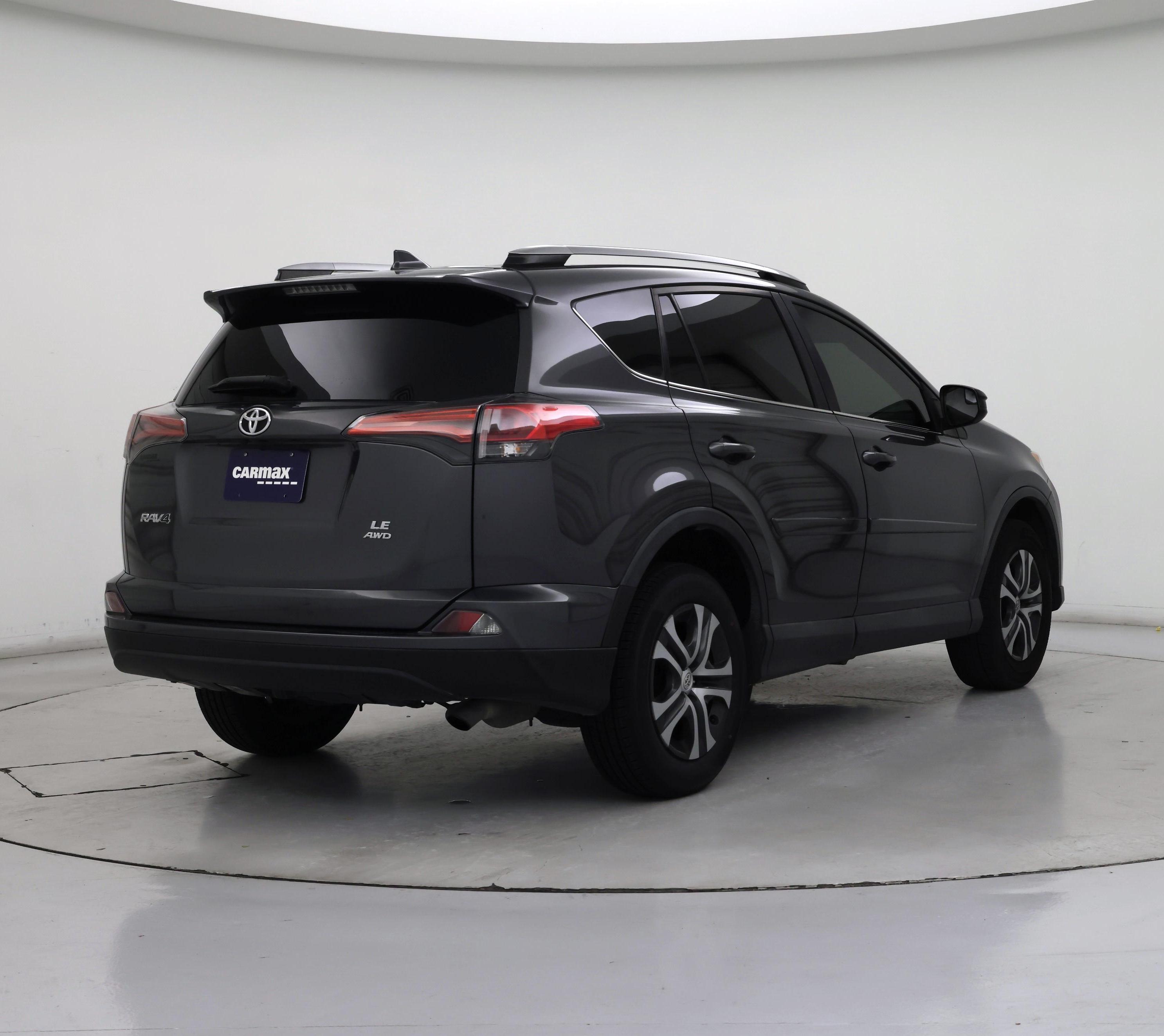 Thumbnail: 2017 Toyota RAV4 - 8
