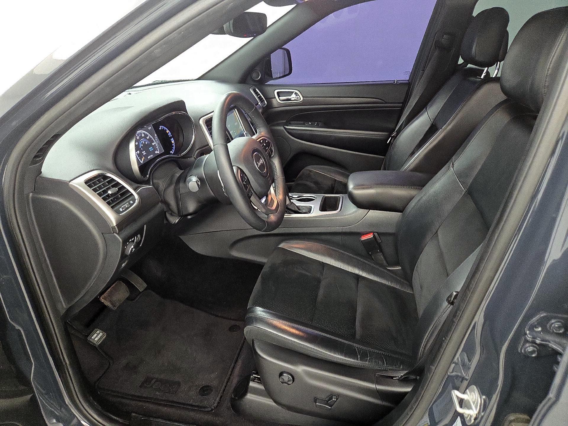 Thumbnail: 2017 Jeep Grand Cherokee - 11