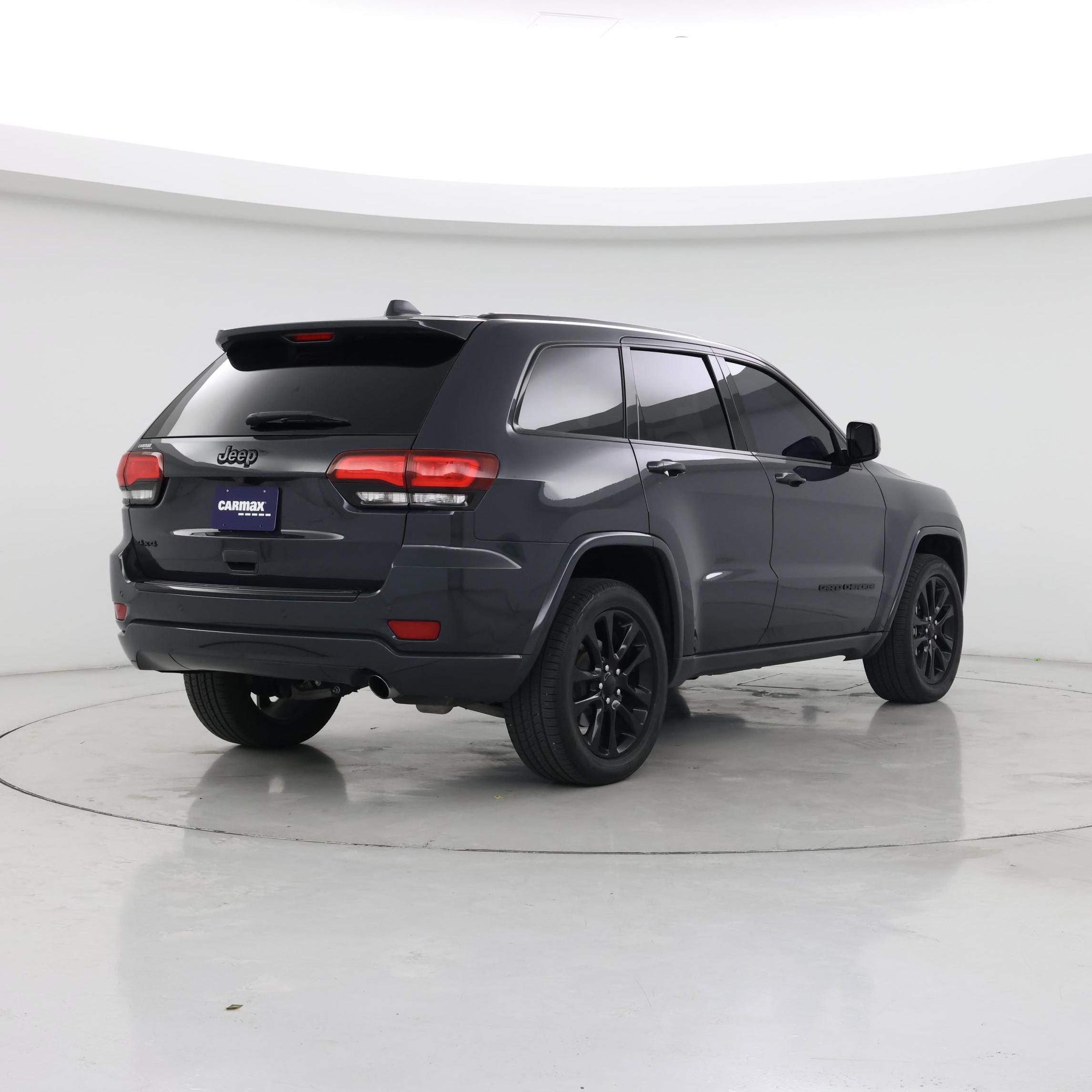 Thumbnail: 2017 Jeep Grand Cherokee - 8