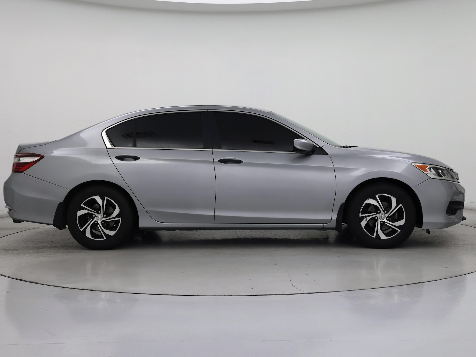 2017 Honda Accord LX - Photo 8