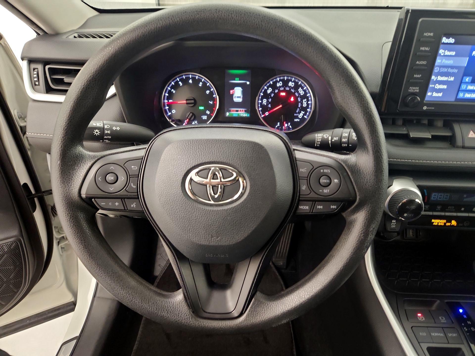Thumbnail: 2022 Toyota RAV4 - 10