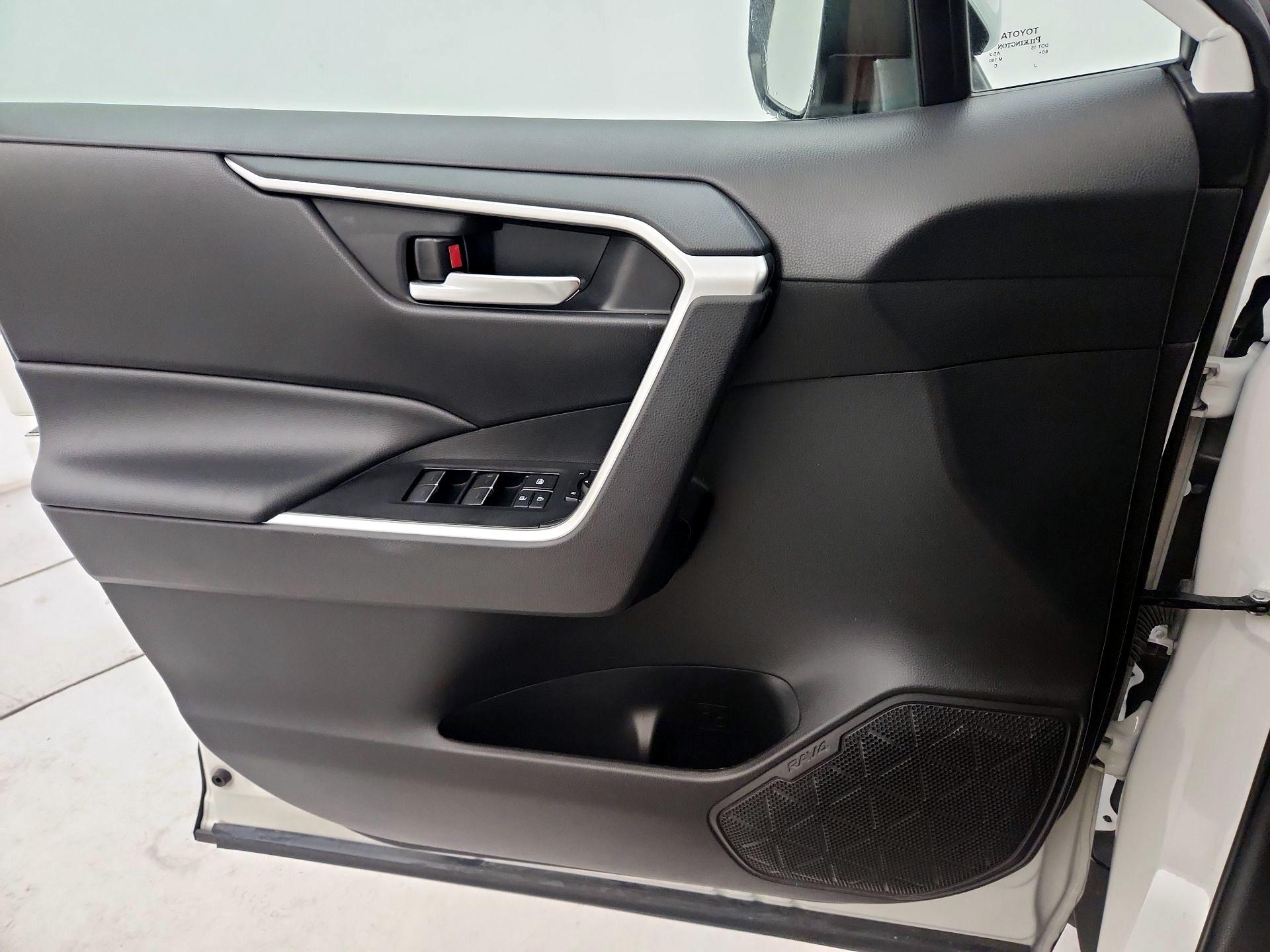 Thumbnail: 2022 Toyota RAV4 - 12