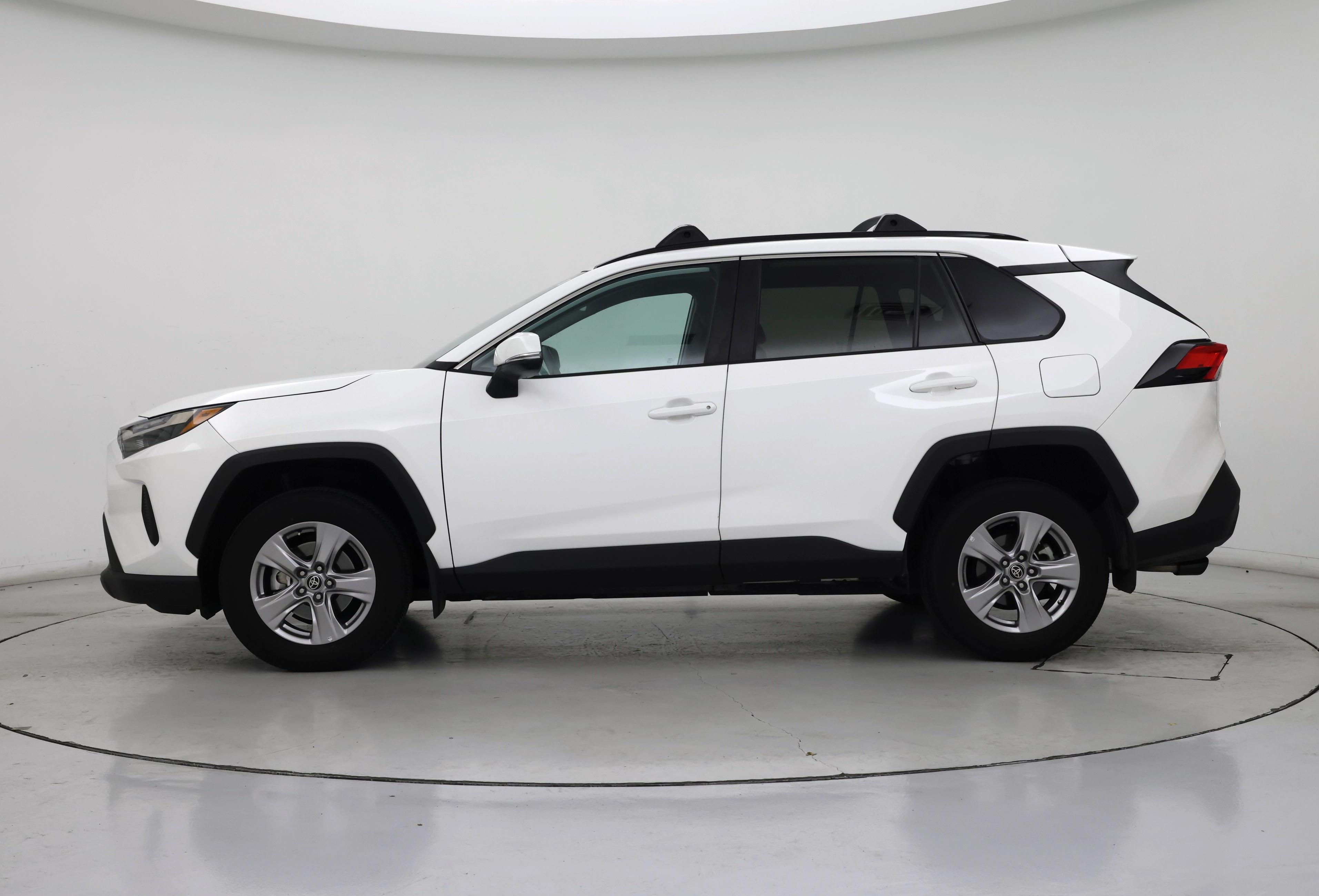 Thumbnail: 2022 Toyota RAV4 - 3