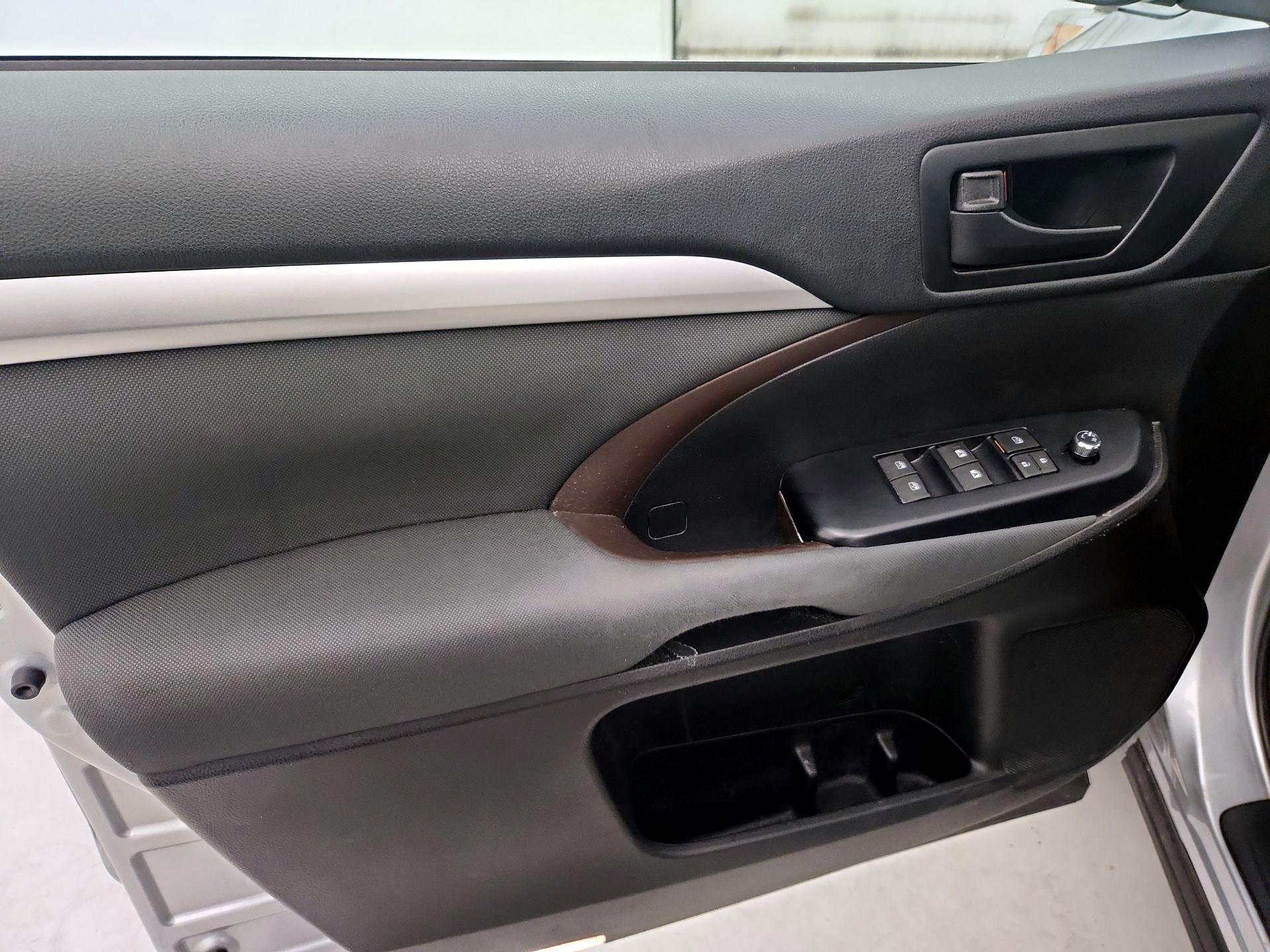 Thumbnail: 2018 Toyota Highlander - 12