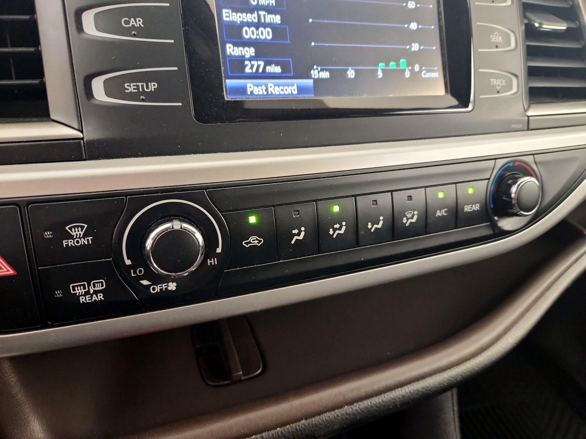 Thumbnail: 2018 Toyota Highlander - 16