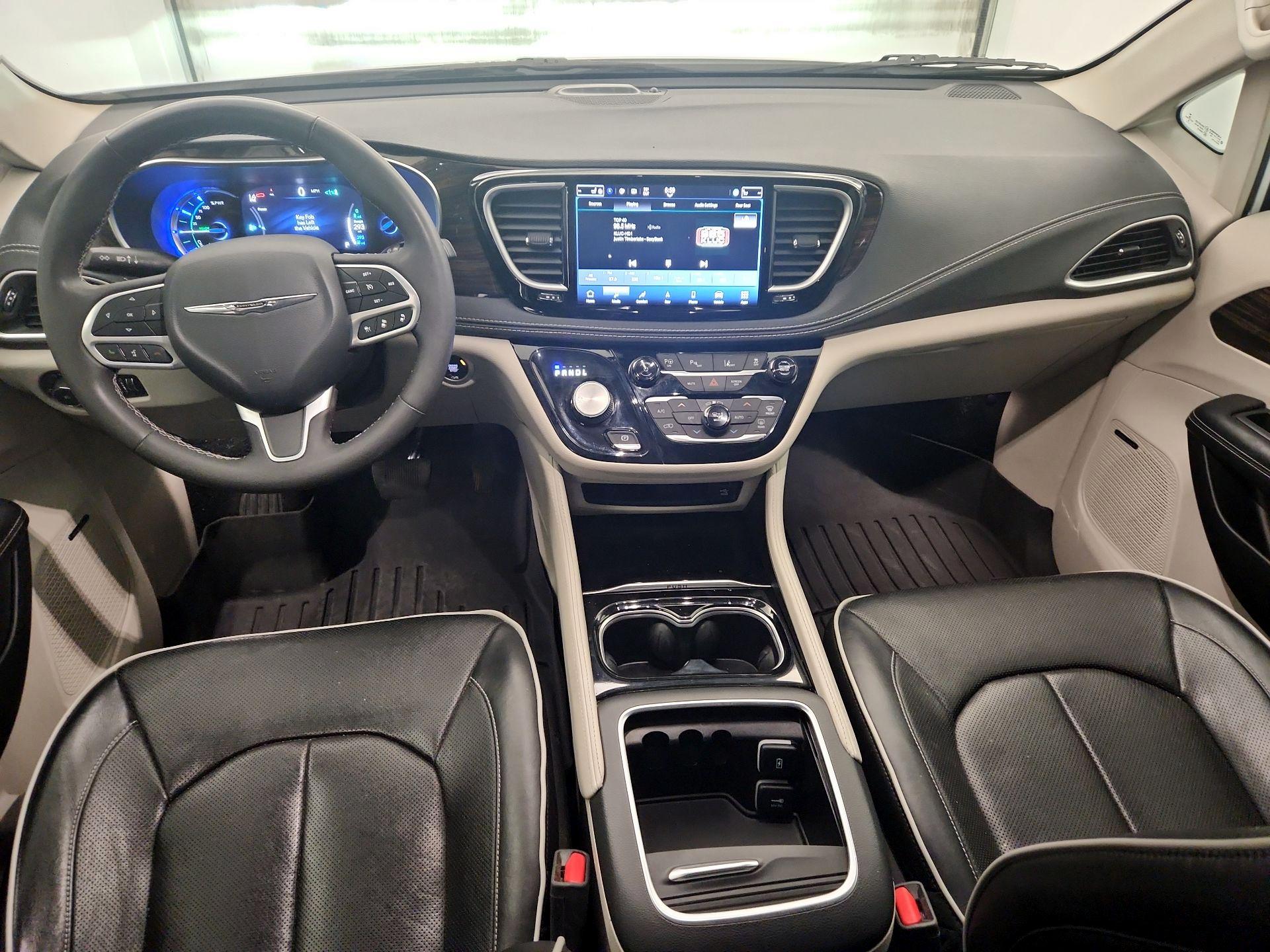 Thumbnail: 2023 Chrysler Pacifica - 9
