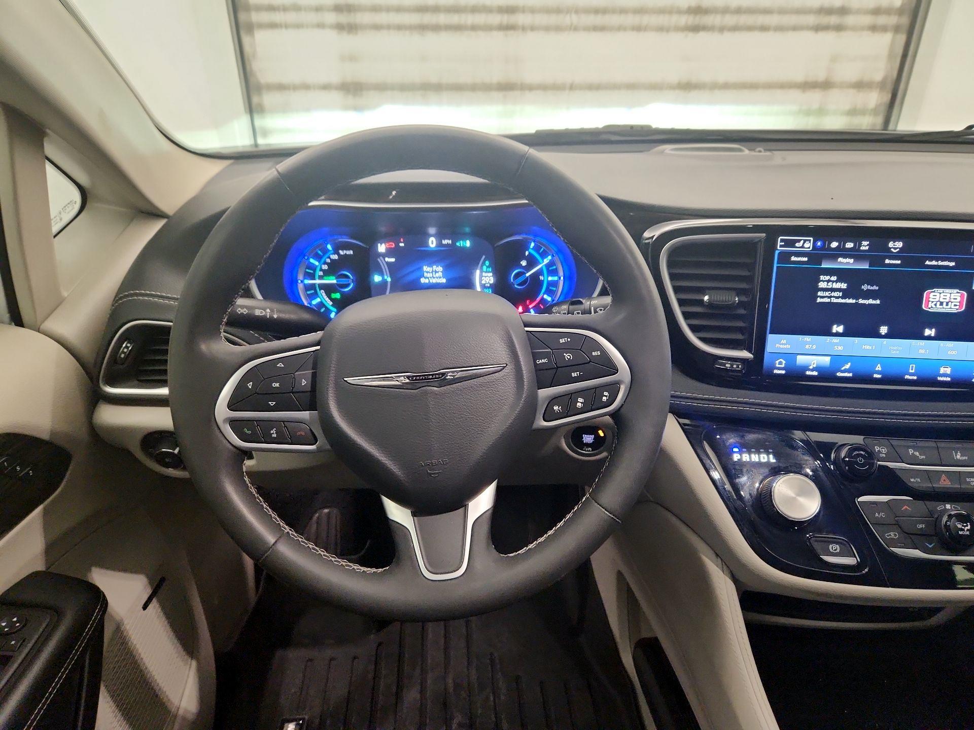 Thumbnail: 2023 Chrysler Pacifica - 10