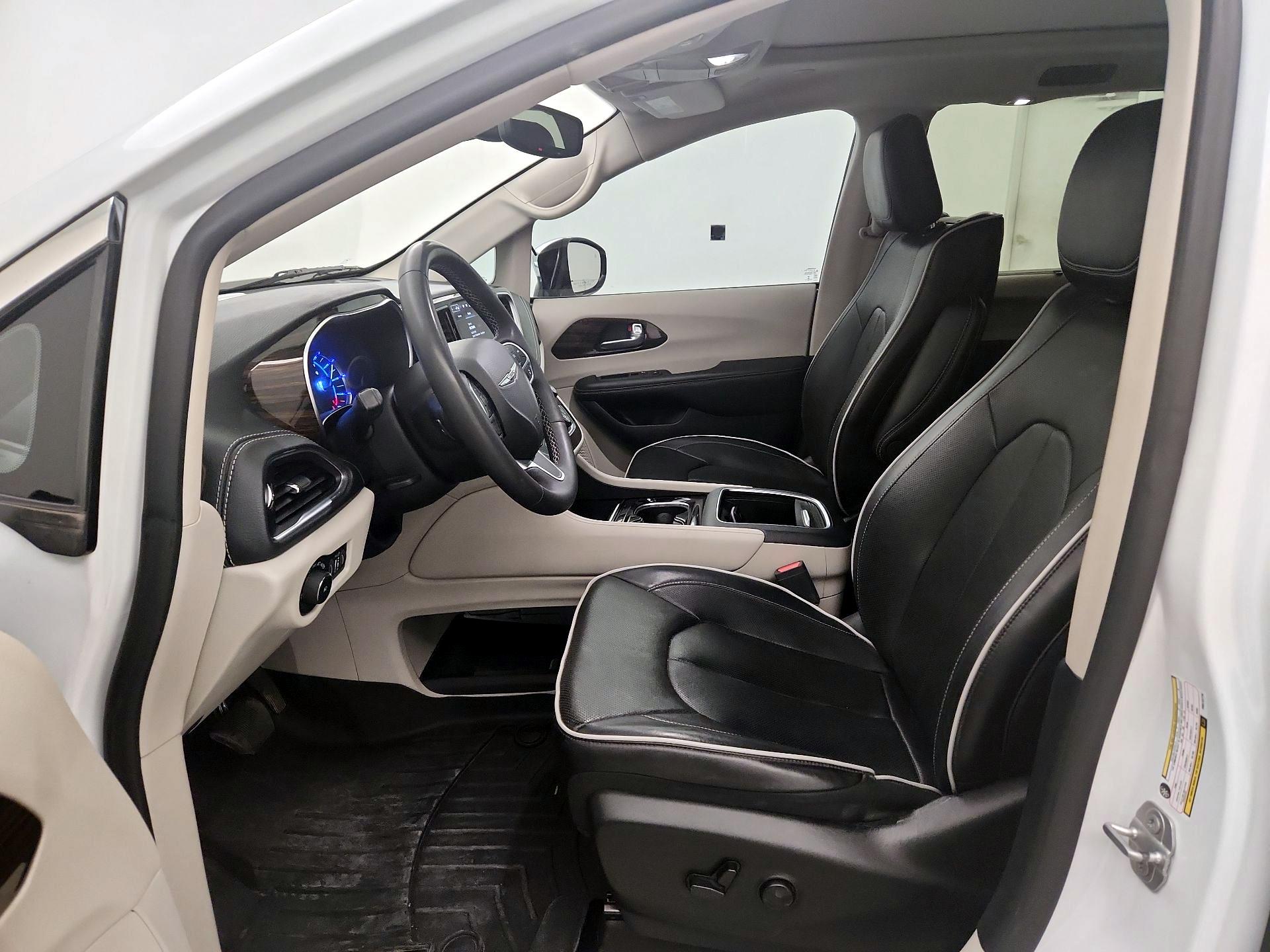 Thumbnail: 2023 Chrysler Pacifica - 11