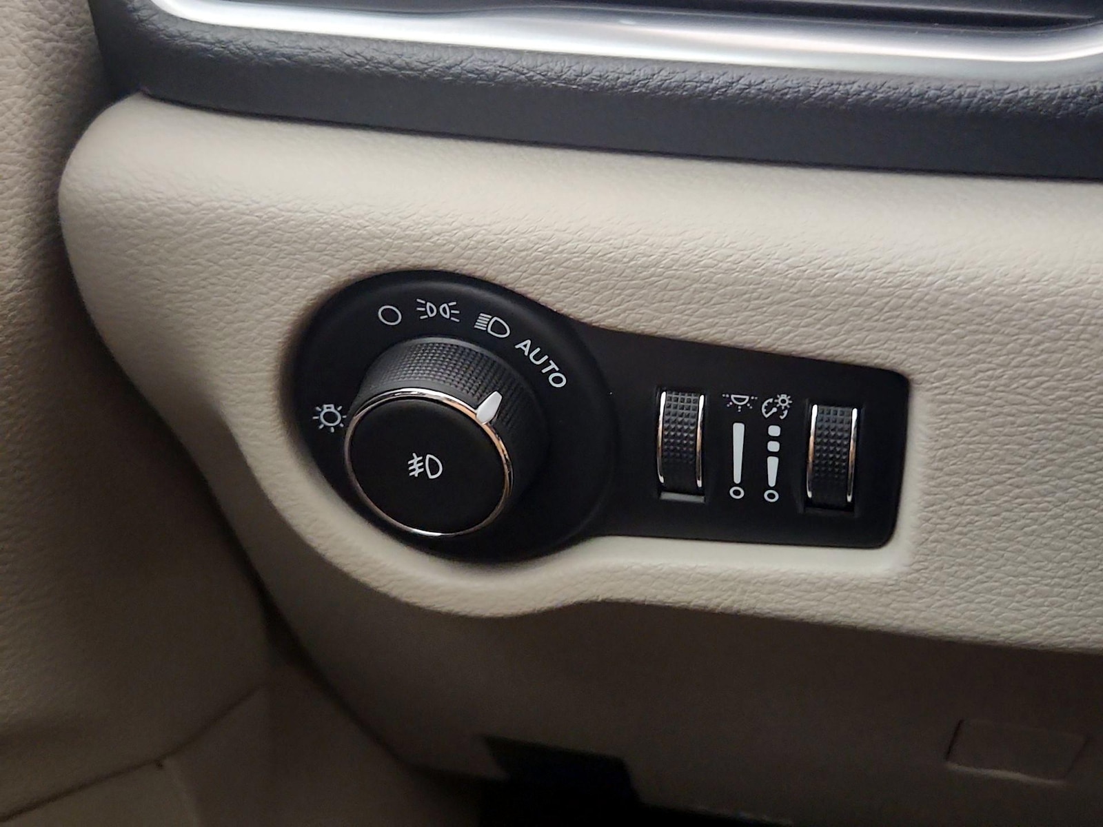 2023 Chrysler Pacifica Hybrid Limited - Photo 14
