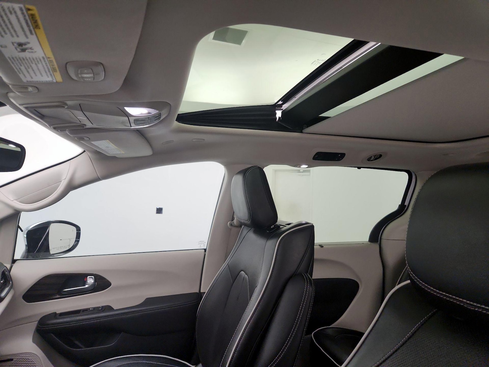 2023 Chrysler Pacifica Hybrid Limited - Photo 20
