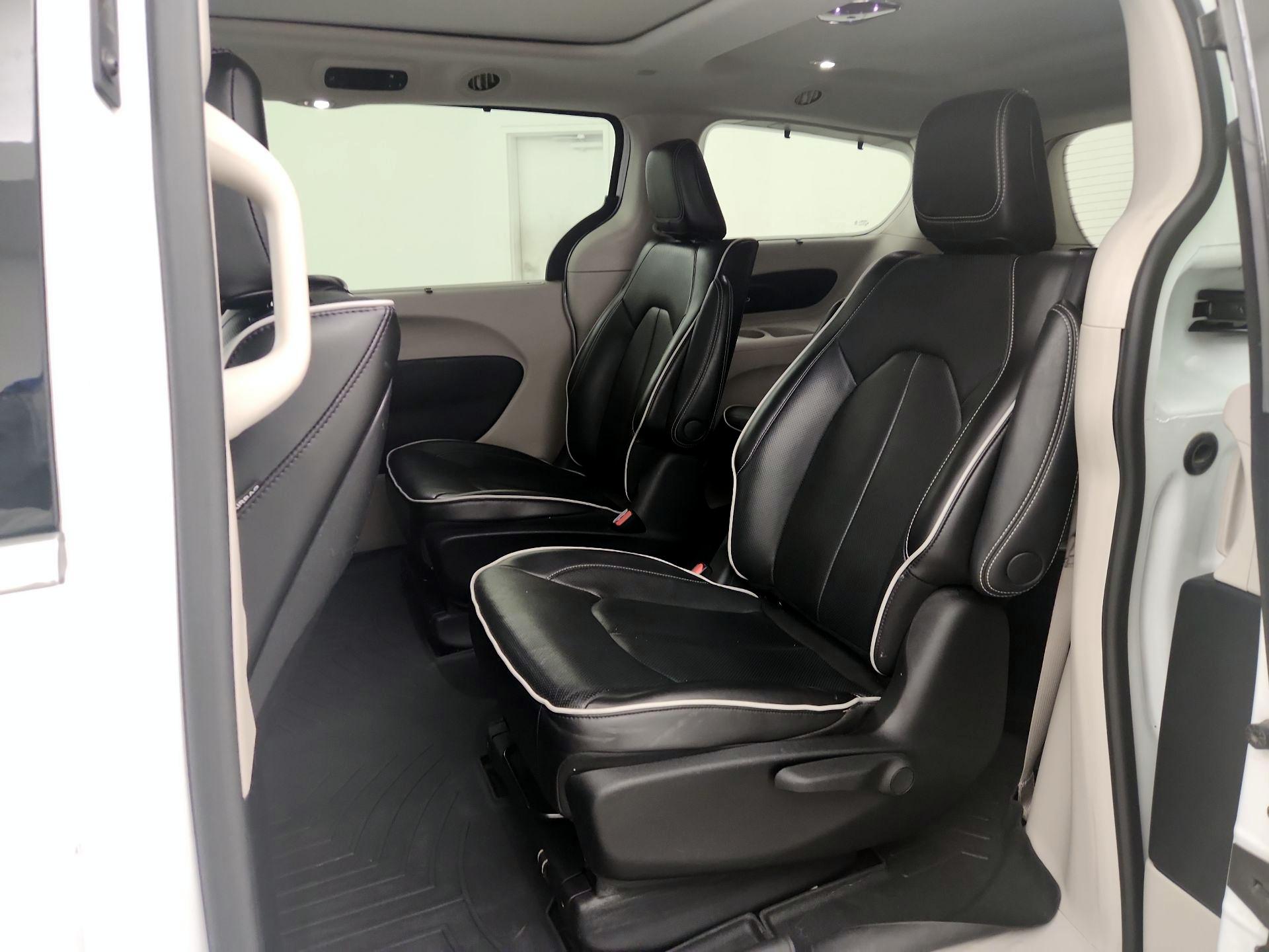 Thumbnail: 2023 Chrysler Pacifica - 20